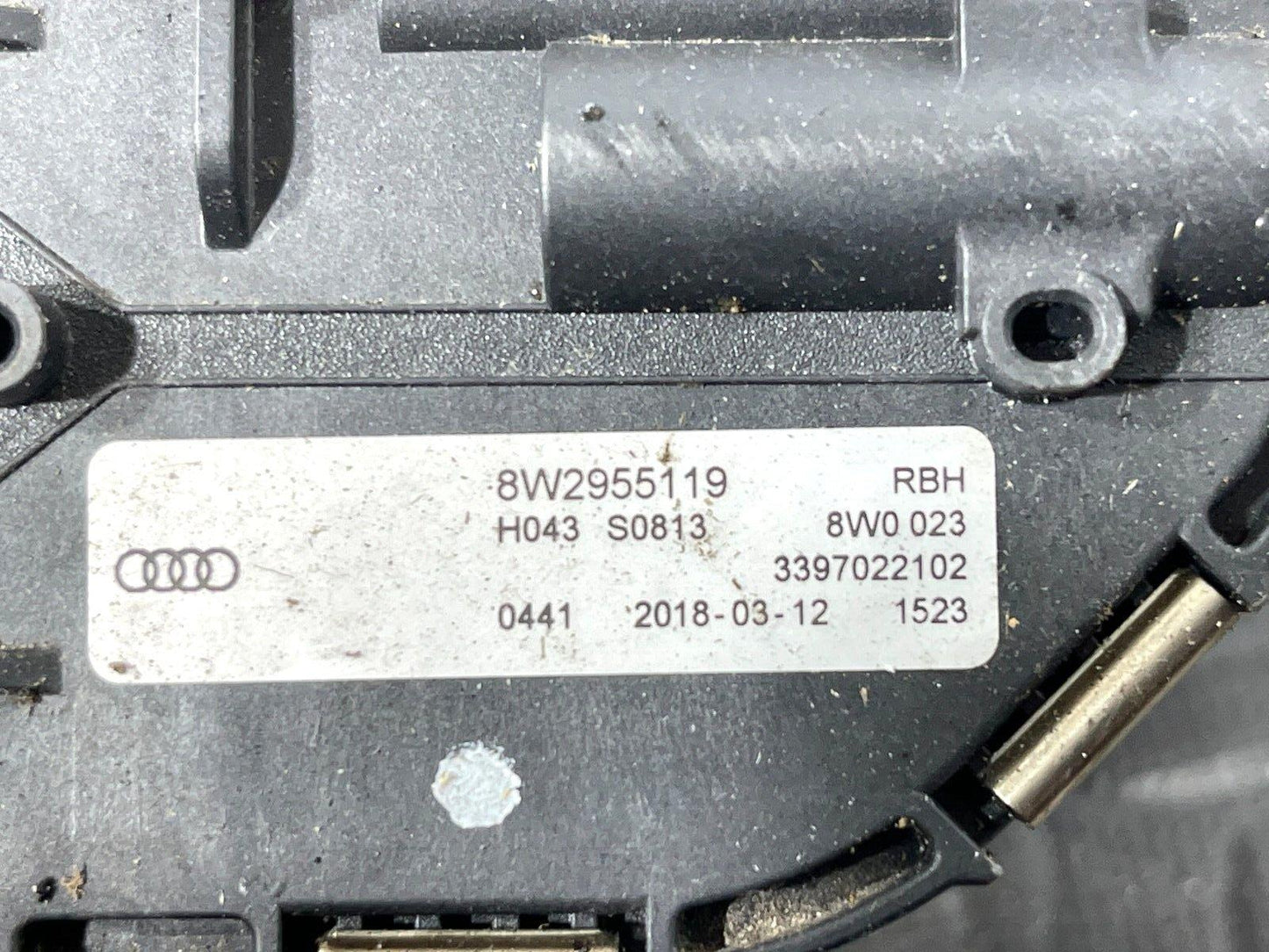 16-19 AUDI A4 B9 AVANT GENUINE FRONT WIPER MOTOR & LINKAGE 8W2955023