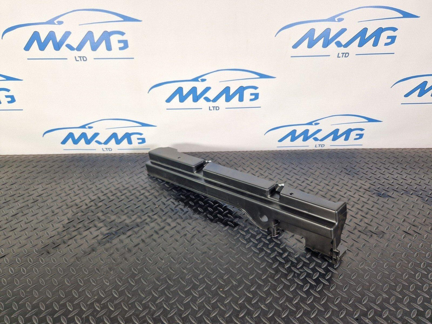 14-20 MERCEDES BENZ GLA 200 X156 LEFT QUATER PANEL TRIM BRACKET A1568901100