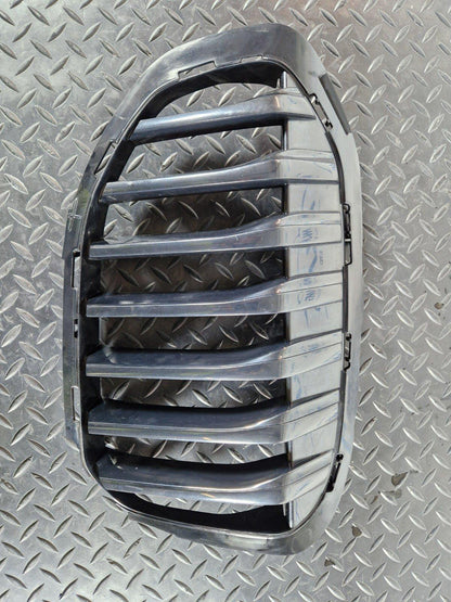 20-24 BMW 1 SERIES F40 FRONT BUMPER RIGHT SIDE KIDNEY GRILL 7450957 (DAMAGED)