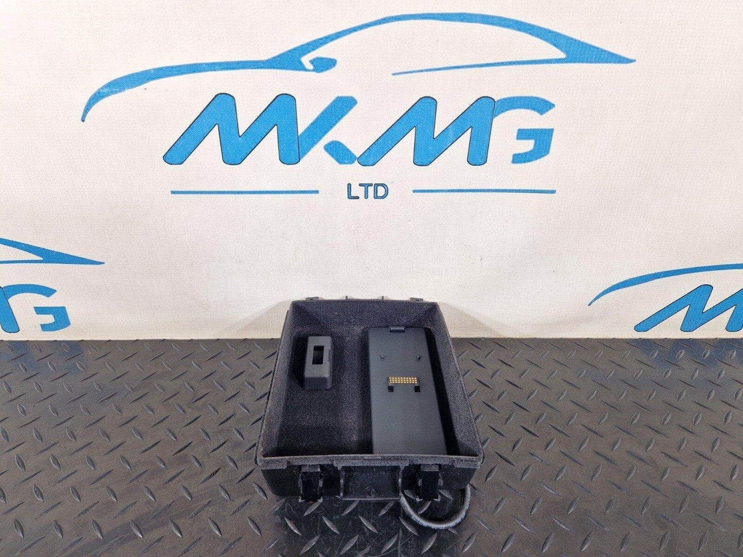 AUDI A8 4H CENTER CONSOLE ARMREST STORAGE COMPARTMENT INSERT TRAY 4H0863075M