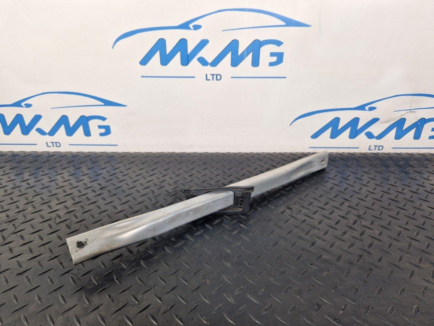 16-19 AUDI A4 B9 GENUINE FRONT RIGHT SUPPORT BRACKET BAR 8W0805646