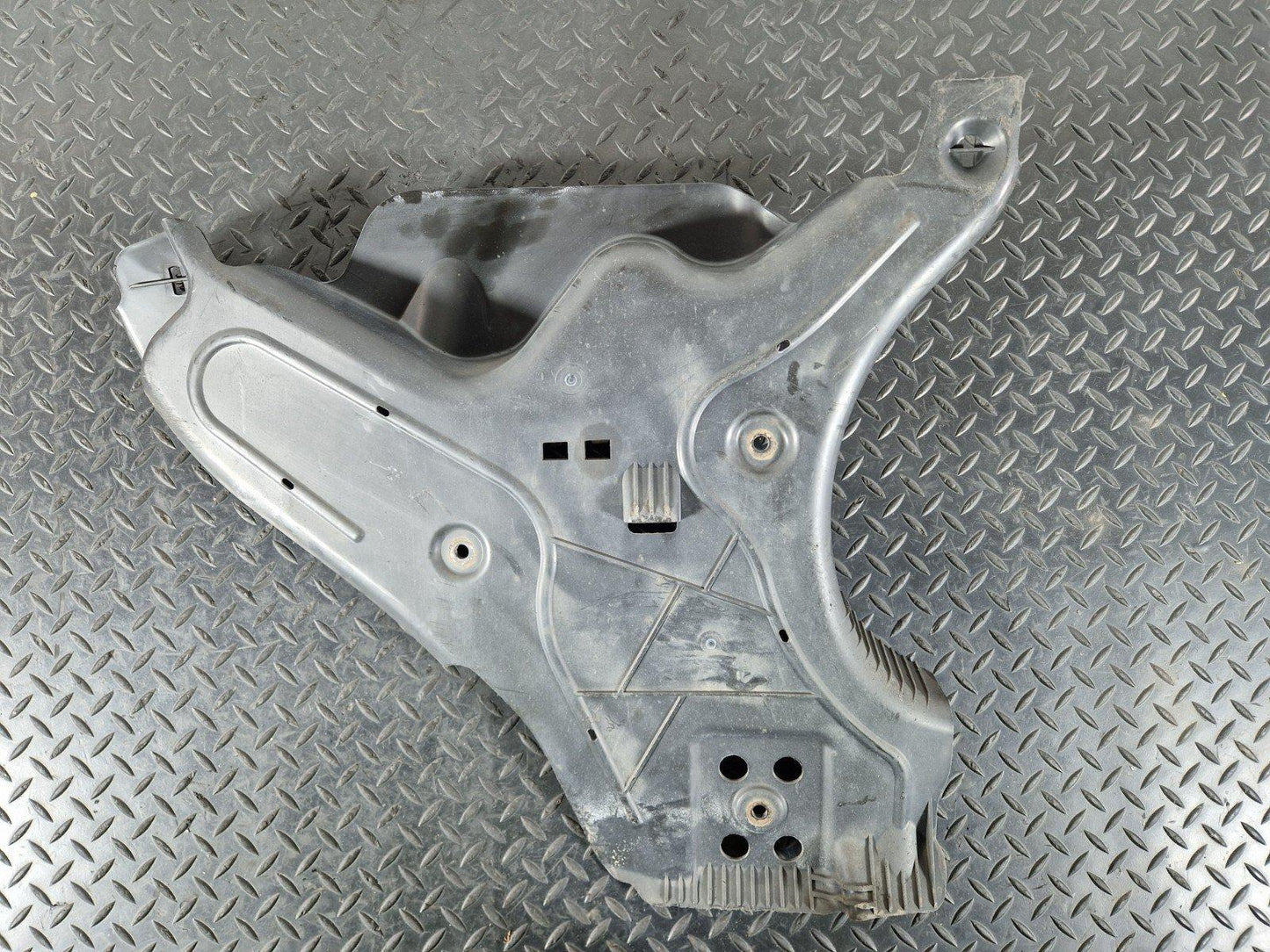 14-23 MERCEDES VITO W447 1.6 DIESEL OM622.951 OEM CONTROL ARM COVER A4478890300
