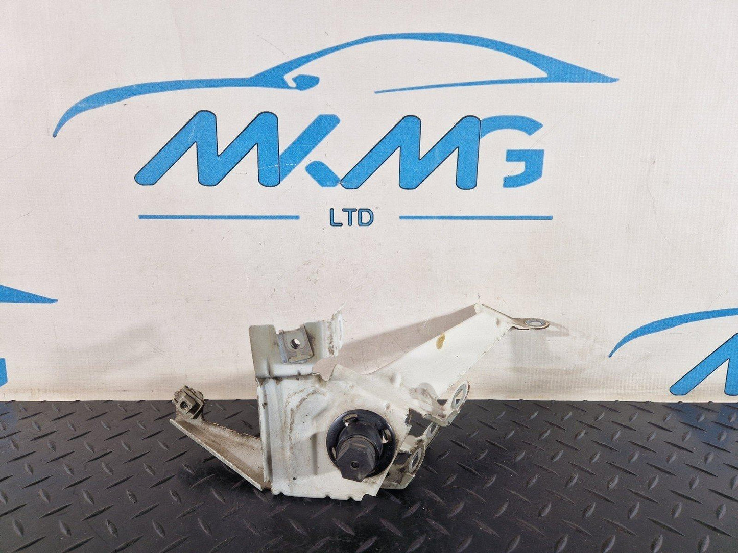 11-18 BMW 6 SERIES F13 BONNET HOOD ADJUSTER BRACKET FITS LEFT & RIGHT 7183752