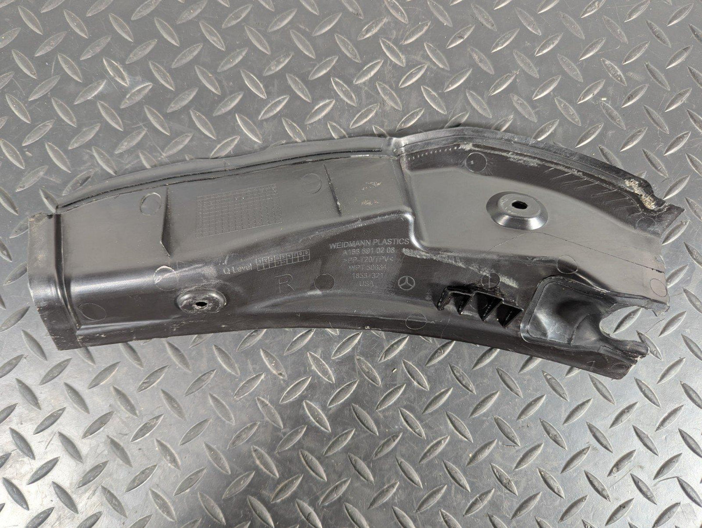 11-19 MERCEDES BENZ ML W166 GENUINE REAR RIGHT SIDE SEAL TRIM A1666910208