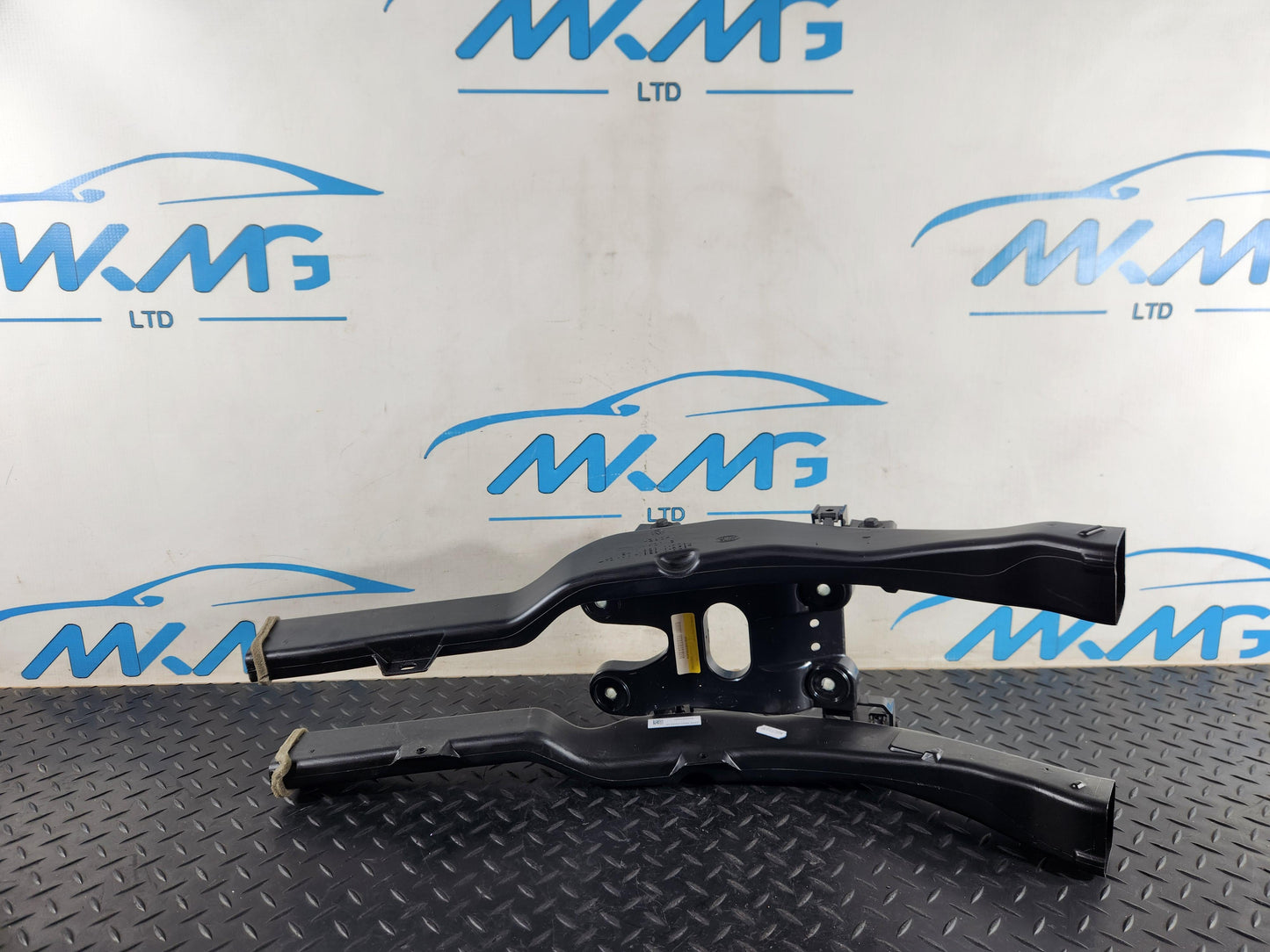 Range Rover Evoque L551 Interior Support Bracket & Ducts K8D2-018B81-AB