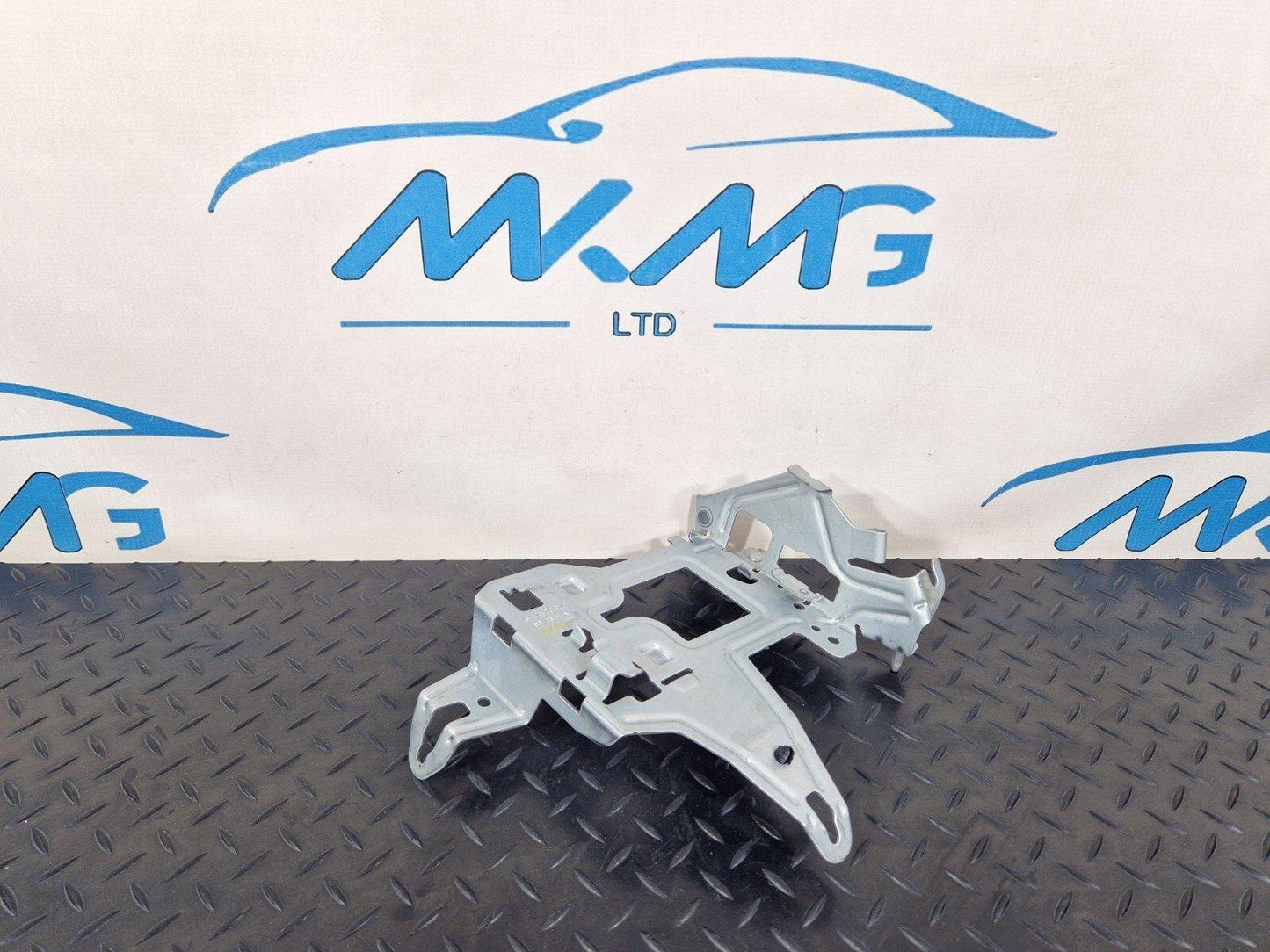 14-21 MERCEDES BENZ C220d W205 FUSE BOX RELAY HOLDER BRACKET A2055451740