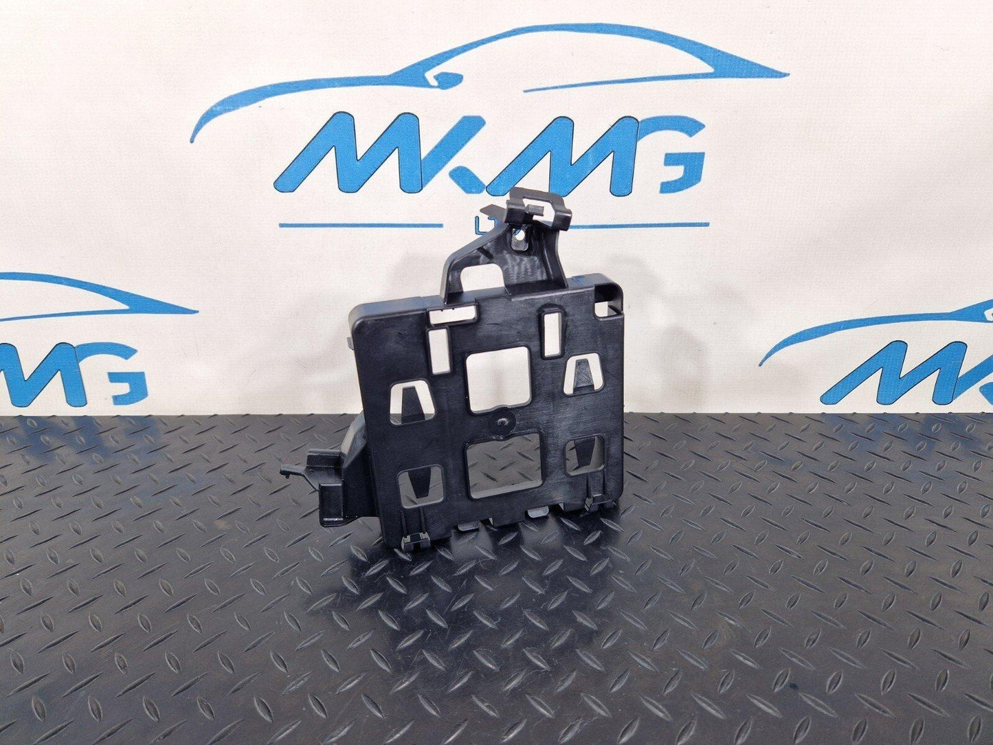 16-19 AUDI A4 AVANT B9 S-LINE COMFORT CONTROL MODULE BRACKET HOLDER 8W0907368