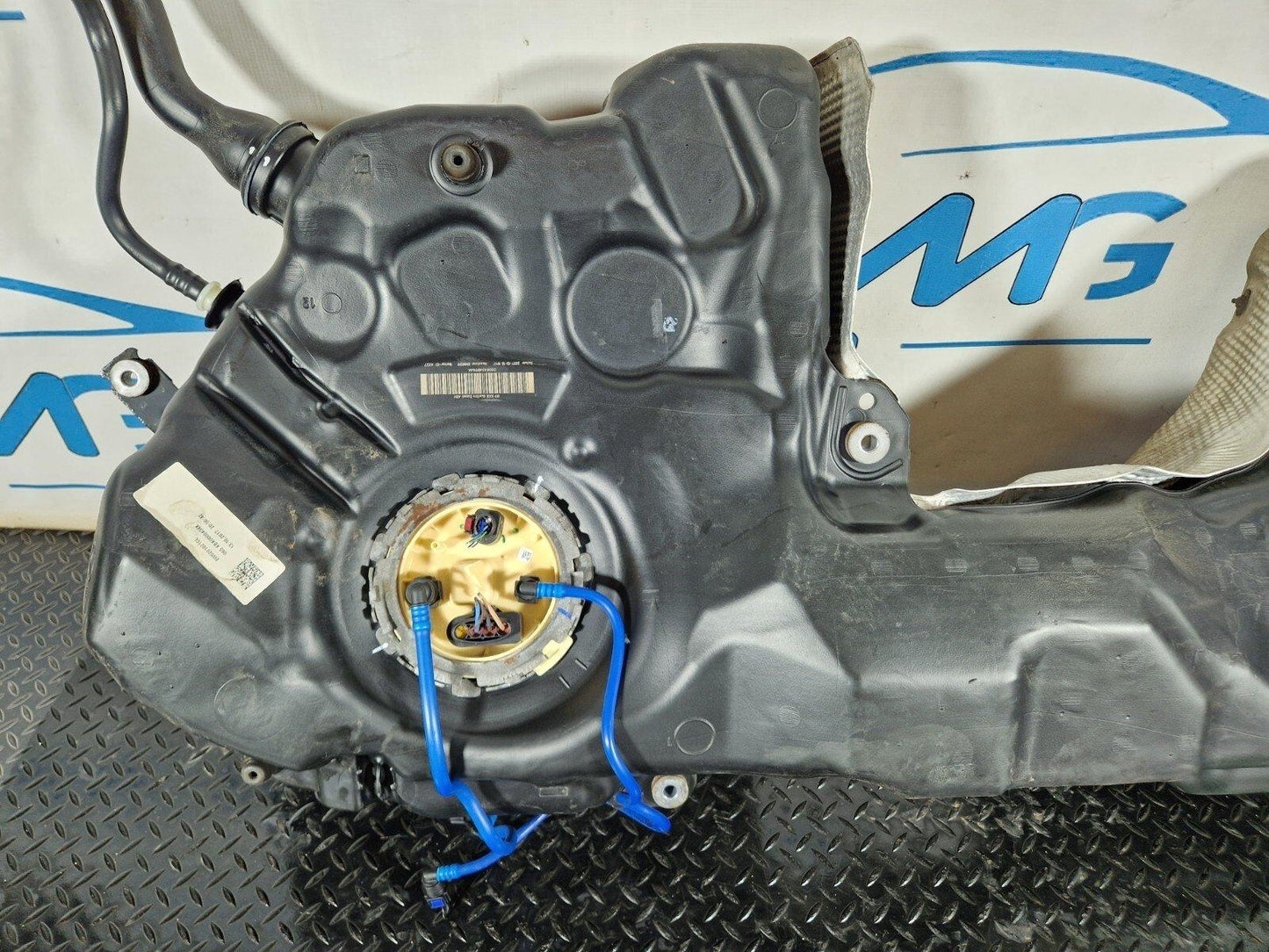 12-18 AUDI A6 C7 OEM ENGINE FUEL TANK & PUMP 8W0201021CL