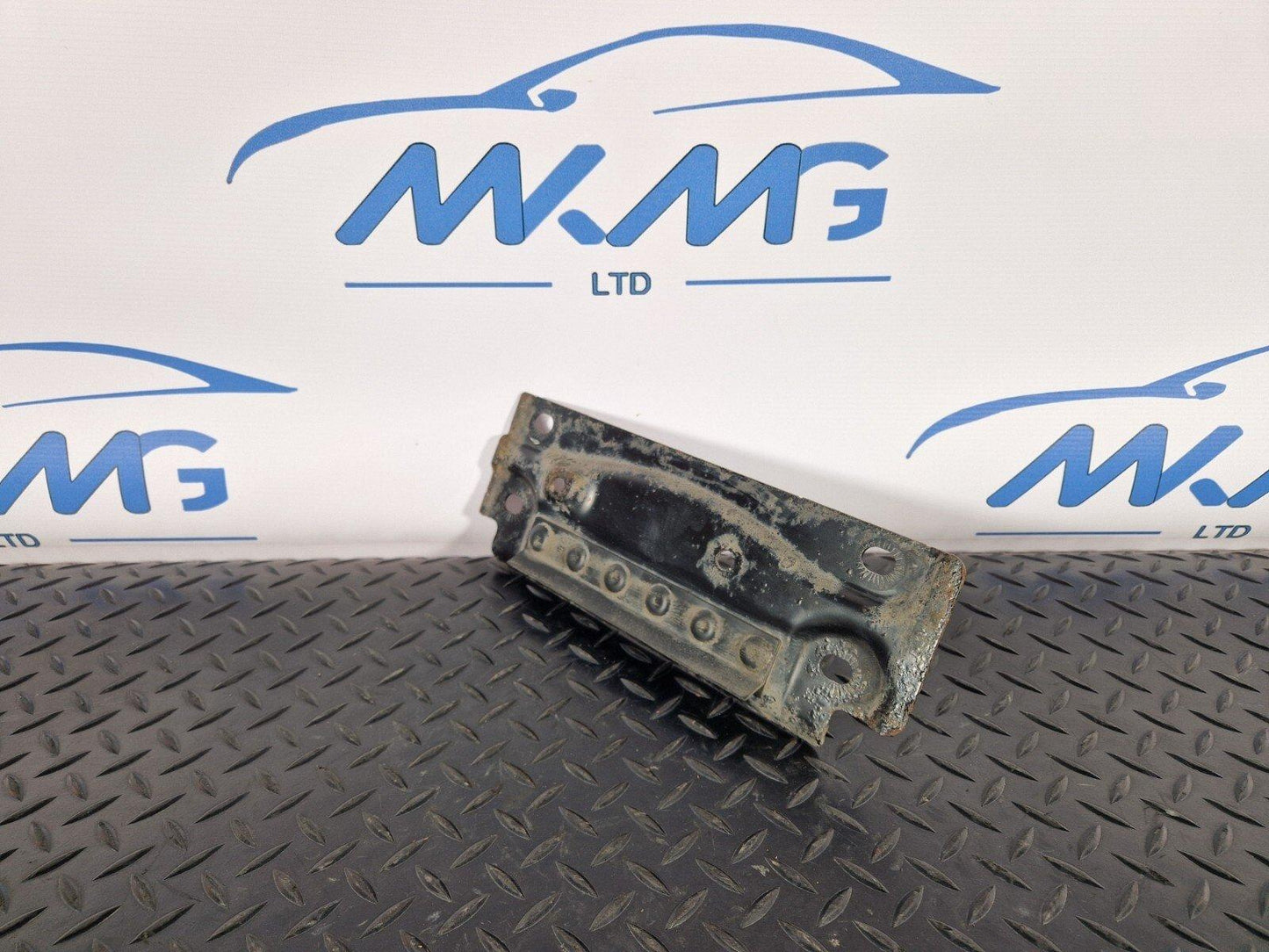 16-19 AUDI A4 B9 GENUINE MUFFLER MOUNT BRACKET PLATE 8W0803183A