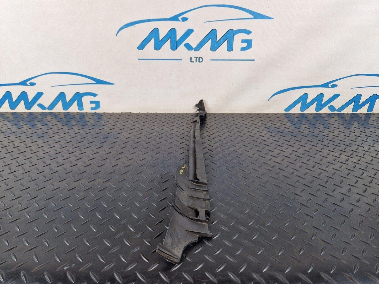 10-15 AUDI Q7 4L  FRONT LEFT SIDE RADIATOR AIR GUIDE SEAL 7L0121331