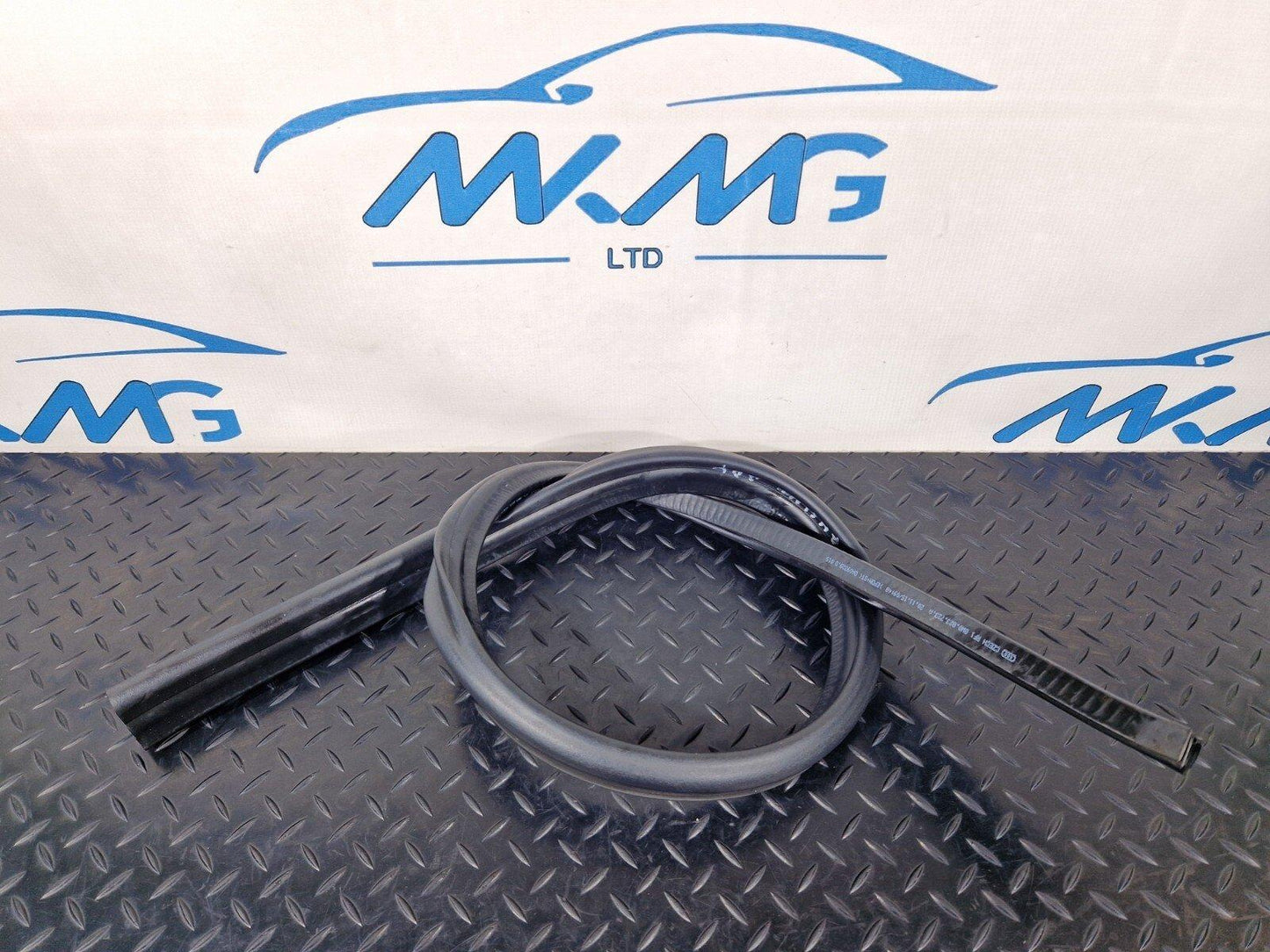 16-19 AUDI A4 B9 GENUINE BONNET RUBBER SEAL 8W0823723A