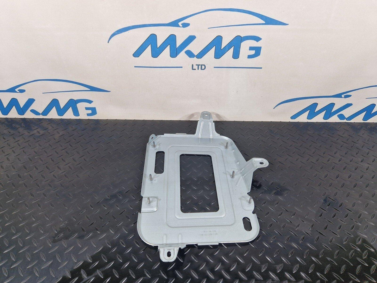 19-ON MERCEDES B CLASS W247 CONTROL MODULE UNIT BRACKET HOLDER A2475455700