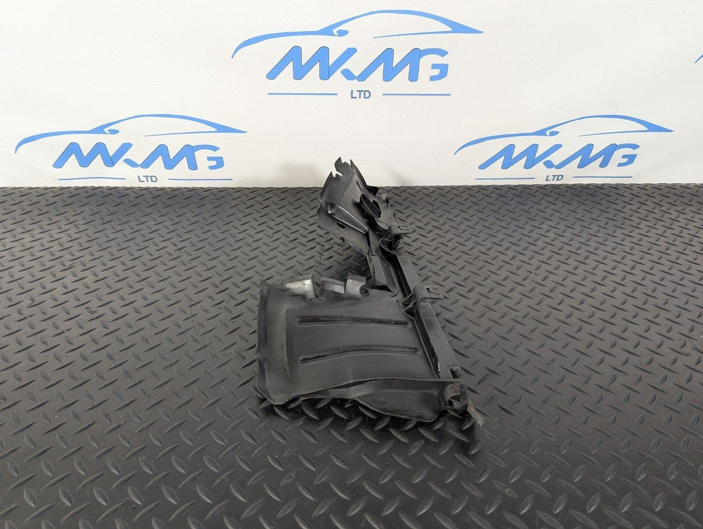10-17 AUDI A8 4H  RADIATOR AIR GUIDE LEFT SIDE 4H0121283B