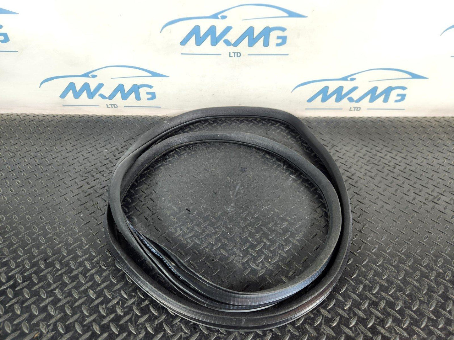 11-19 MERCEDES ML W166 OEM REAR LEFT OR RIGHT SIDE DOOR RUBBER SEAL  A1666970151