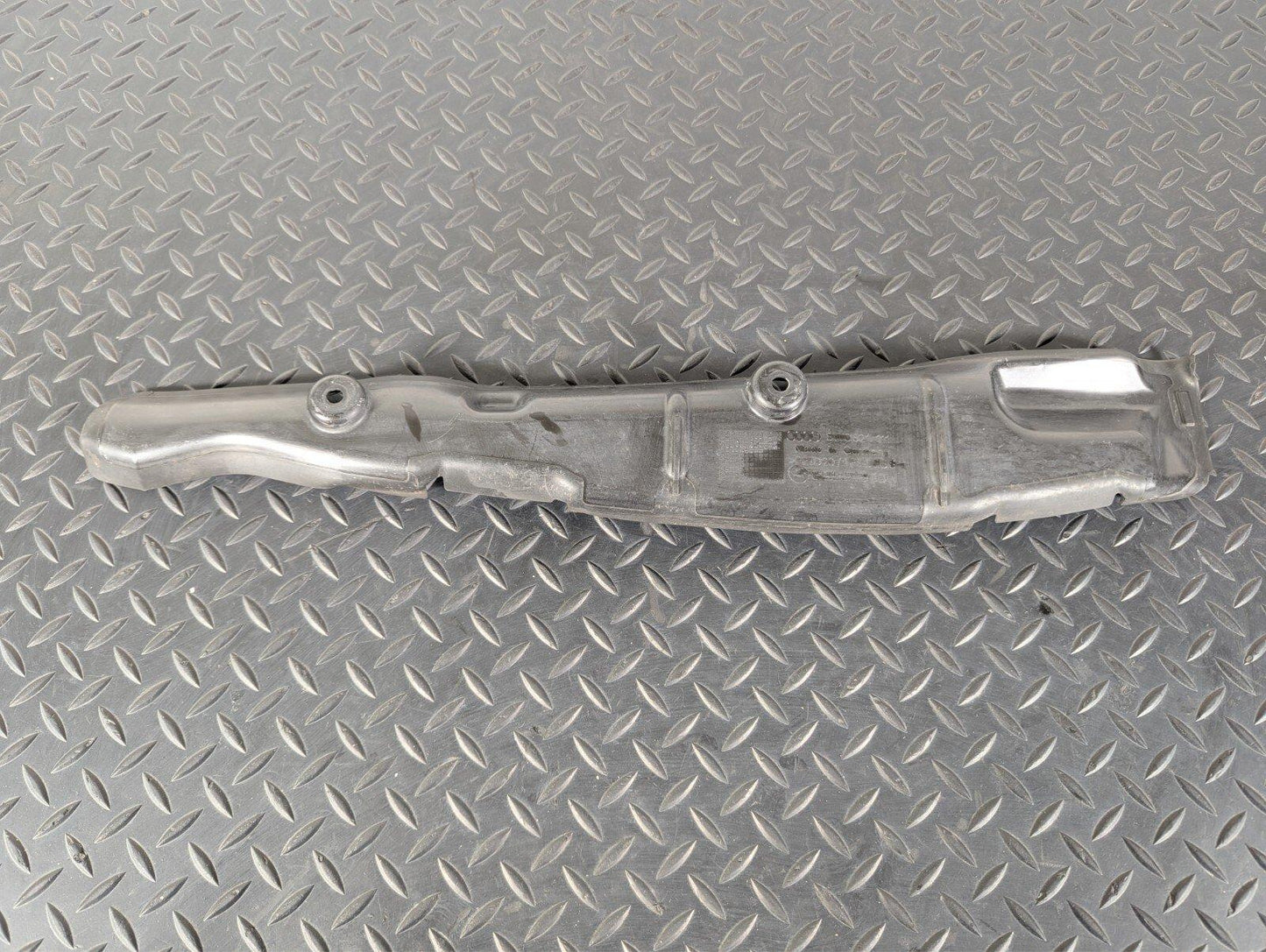 16-19 AUDI A4 B9 GENUINE OEM FRONT LEFT SIDE N/S WING FENDER COVER 8W0821111