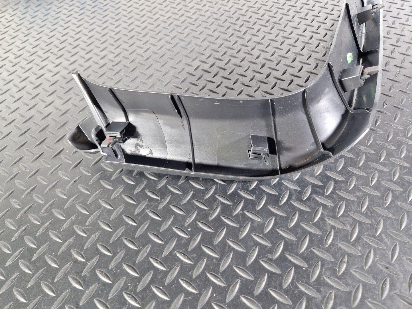 12-18 MERCEDES BENZ B-CLASS W246 REAR TAILGATE WINDSCREEN UPPER TRIM A2467400271