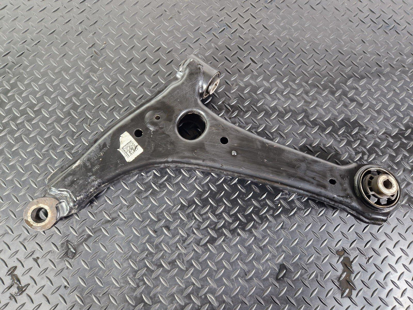 18-ON MERCEDES BENZ SPRINTER W907 W910 FRONT LOWER CONTROL ARM A9103330000