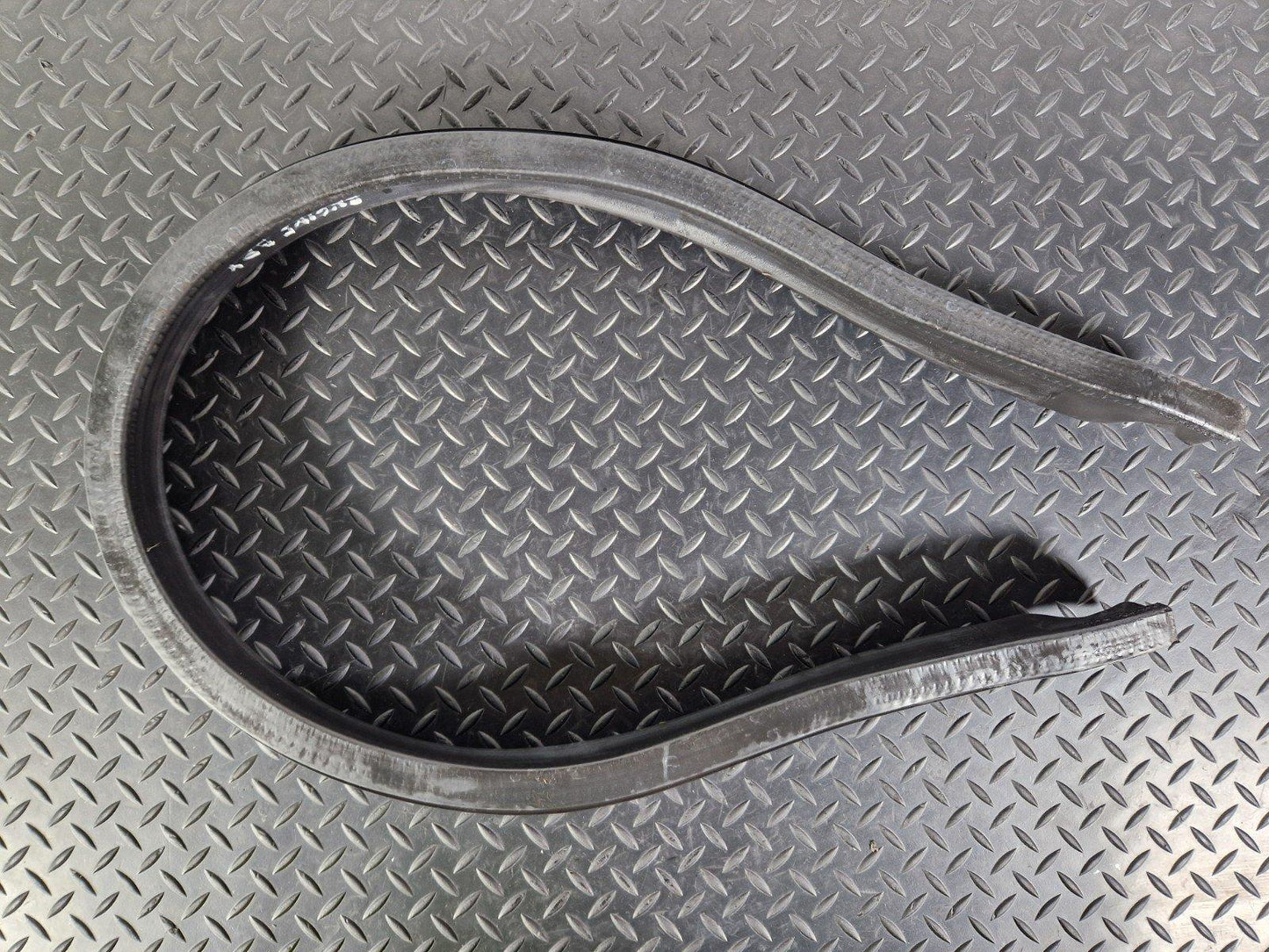 12-18 MERCEDES BENZ B-CLASS W246 GENUINE ENGINE RUBBER SEAL OEM A2468310042
