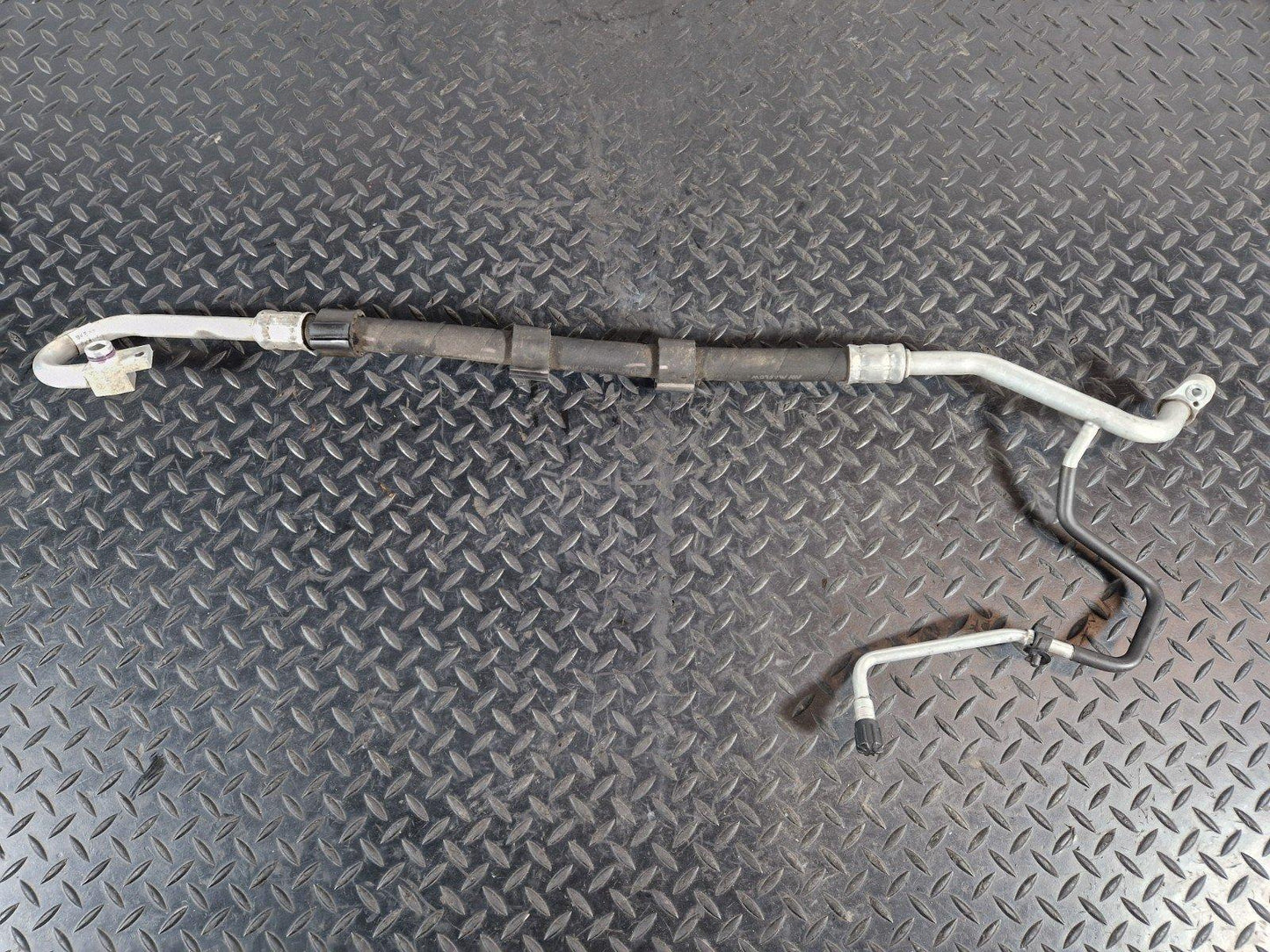 16-20 AUDI Q7 4M GENUINE AC AIR CON PIPE HOSE 4M0820740K