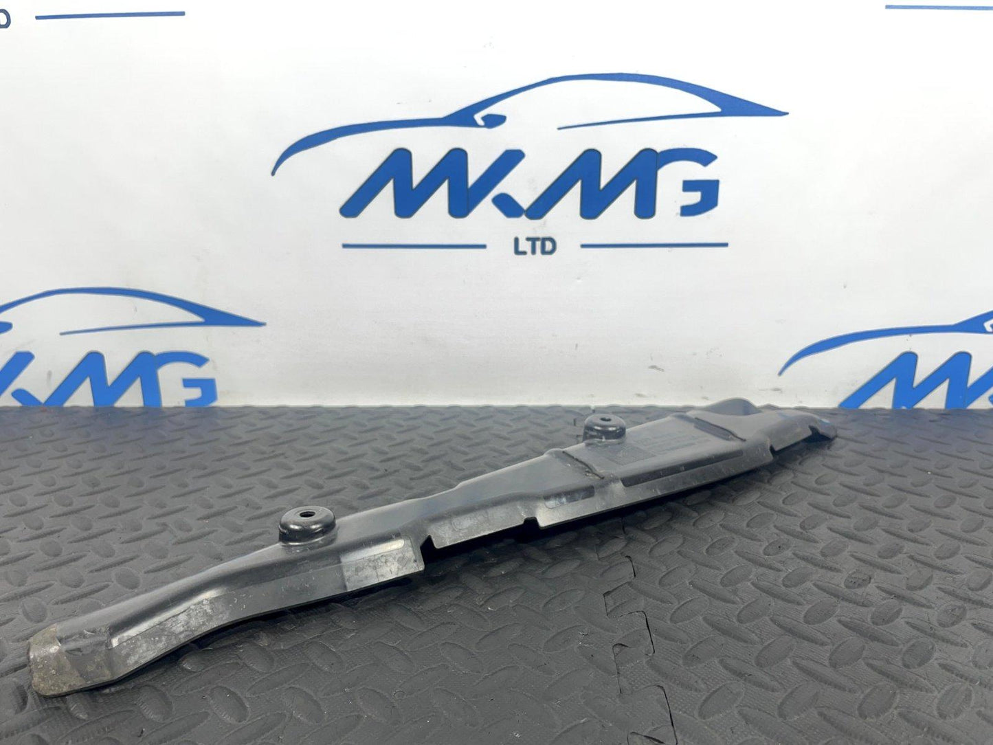 16-19 AUDI A4 B9 AVANT GENUINE FRONT LEFT SIDE WING FENDER COVER 8W0821111