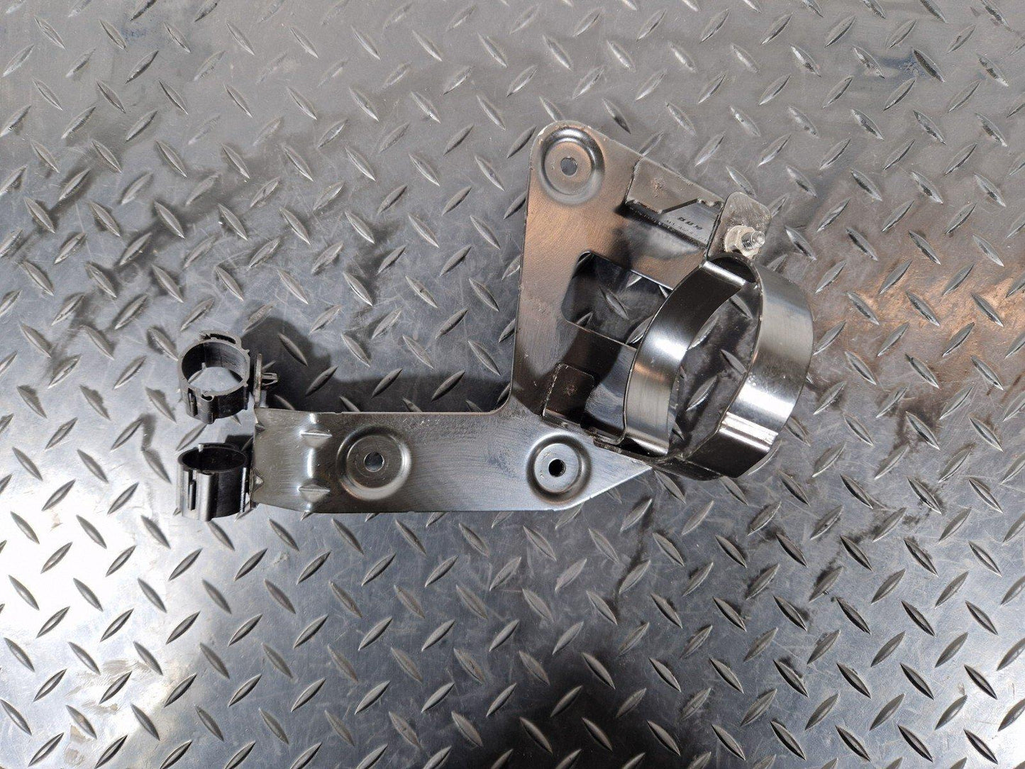 16-19 AUDI A4 B9 GENUINE COOLANT PUMP BRACKET 8W0145896C 8W0145879B