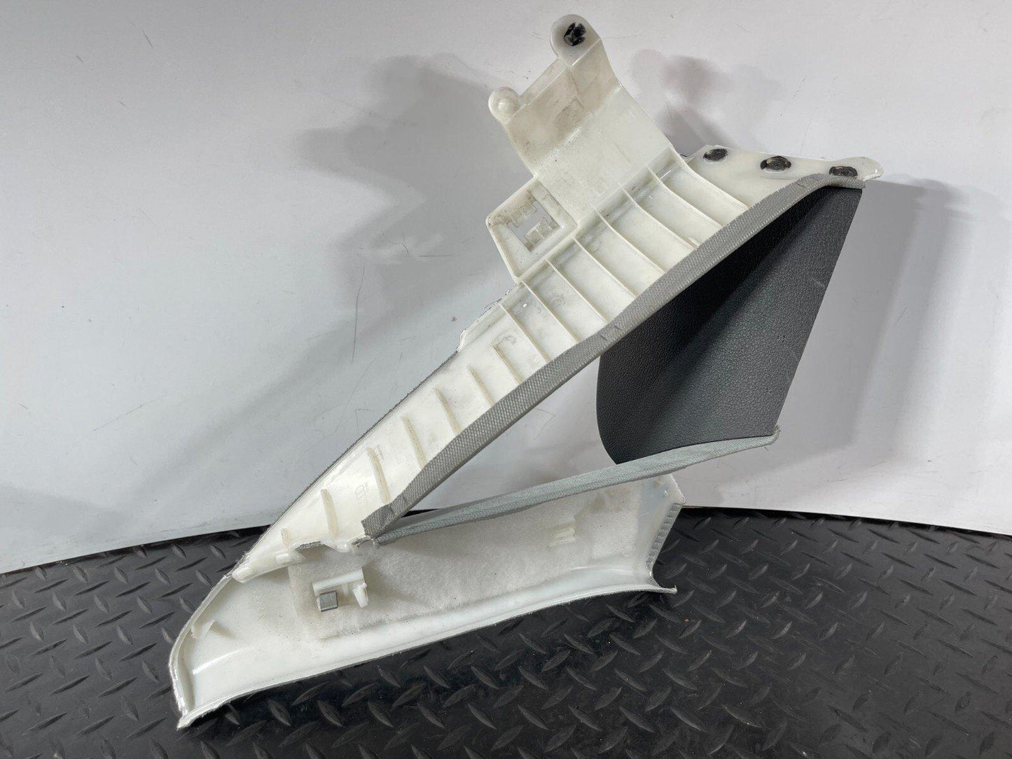 16-19 AUDI A4 B9 SALOON GENUINE REAR LEFT N/S C-PILLAR COMPLETE TRIM 8W5867287A
