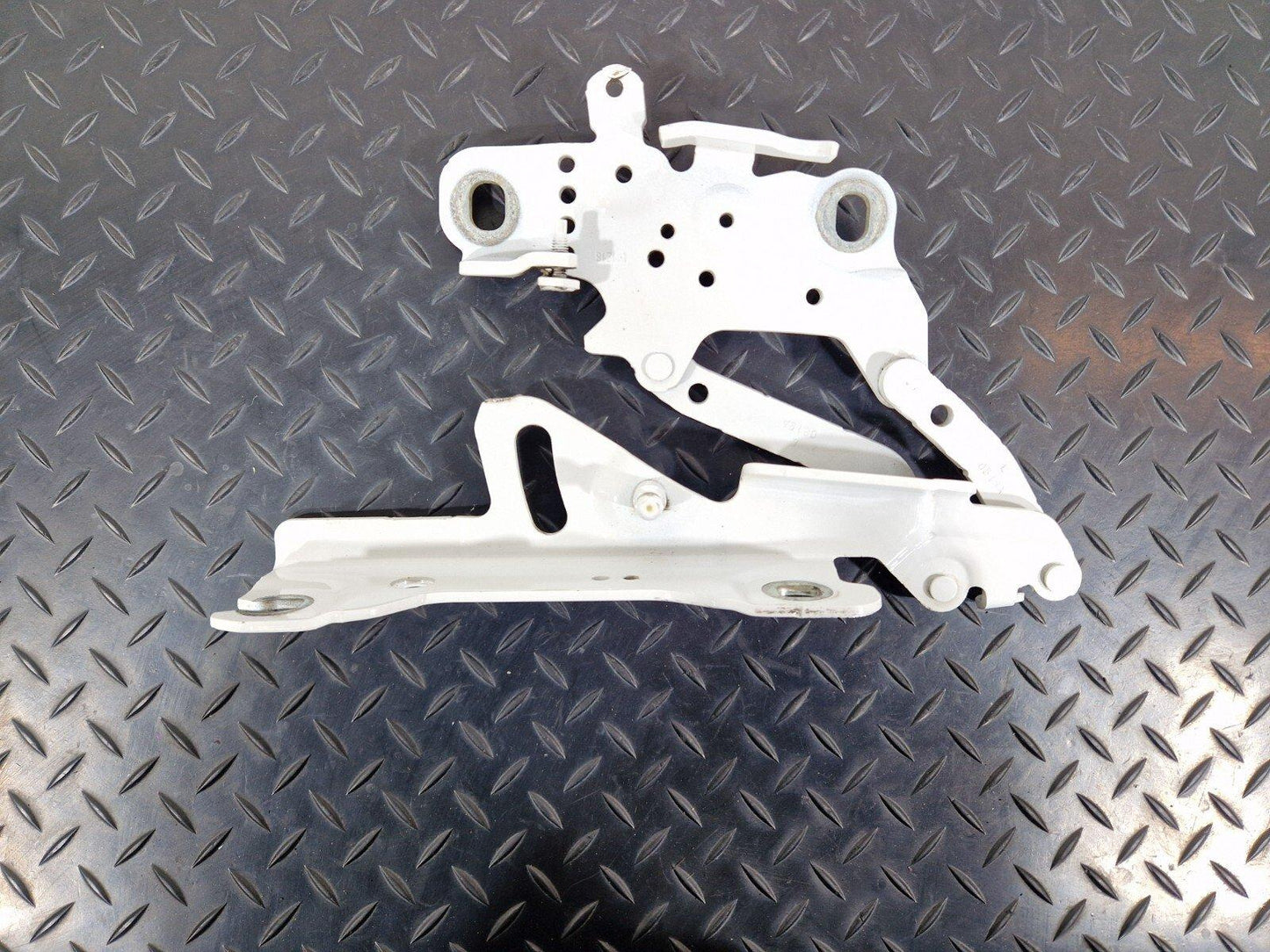 12-18 BMW 3 SERIES F30 F31 FRONT LEFT BONNET HOOD HINGE IN WHITE 7286343