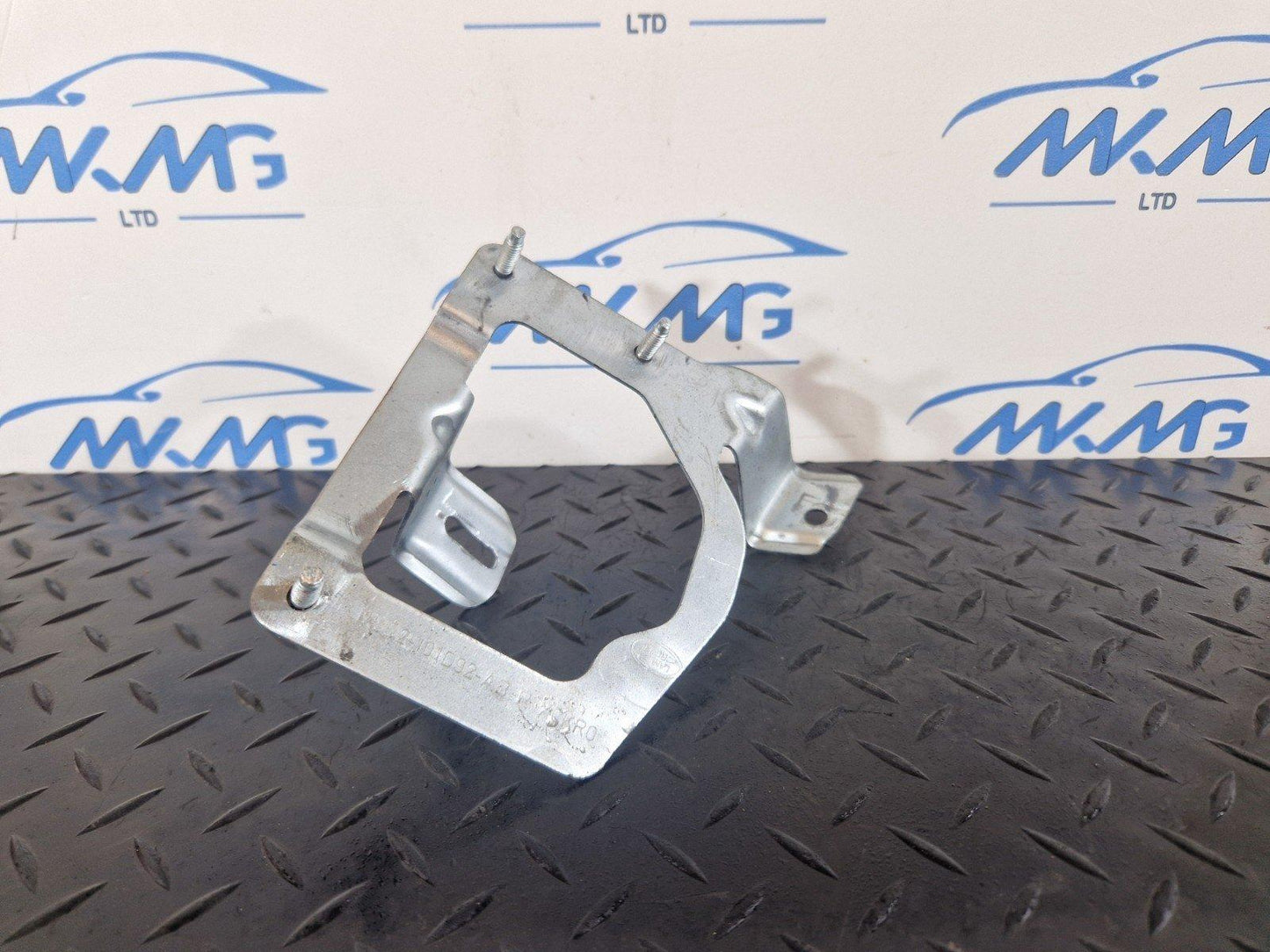 19-ON RANGE ROVER EVOQUE L551 GENUINE BRACKET M8D2-101D92-AB
