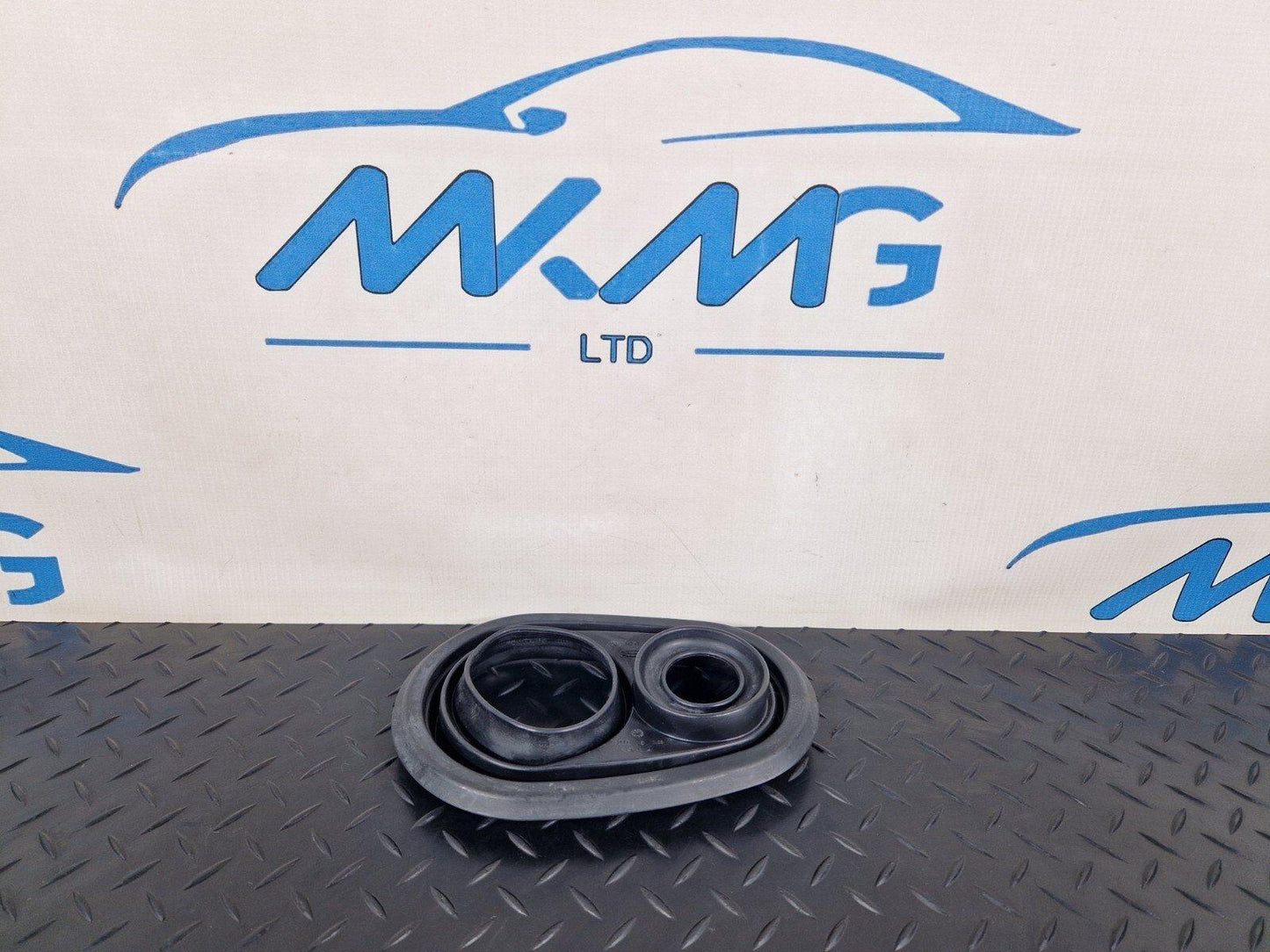 19-ON MERCEDES BENZ B CLASS W247 GENUINE FUEL TANK FILLER SEAL CAP A2474711000