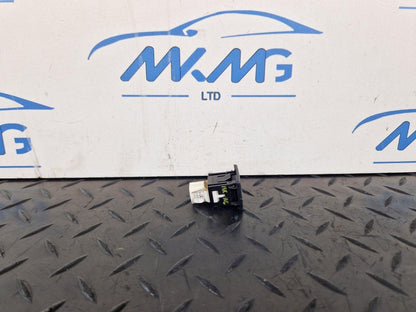 18-ON MERCEDES BENZ A CLASS W177 GENUINE USB PORT SOCKET CONNECTOR A2188200187