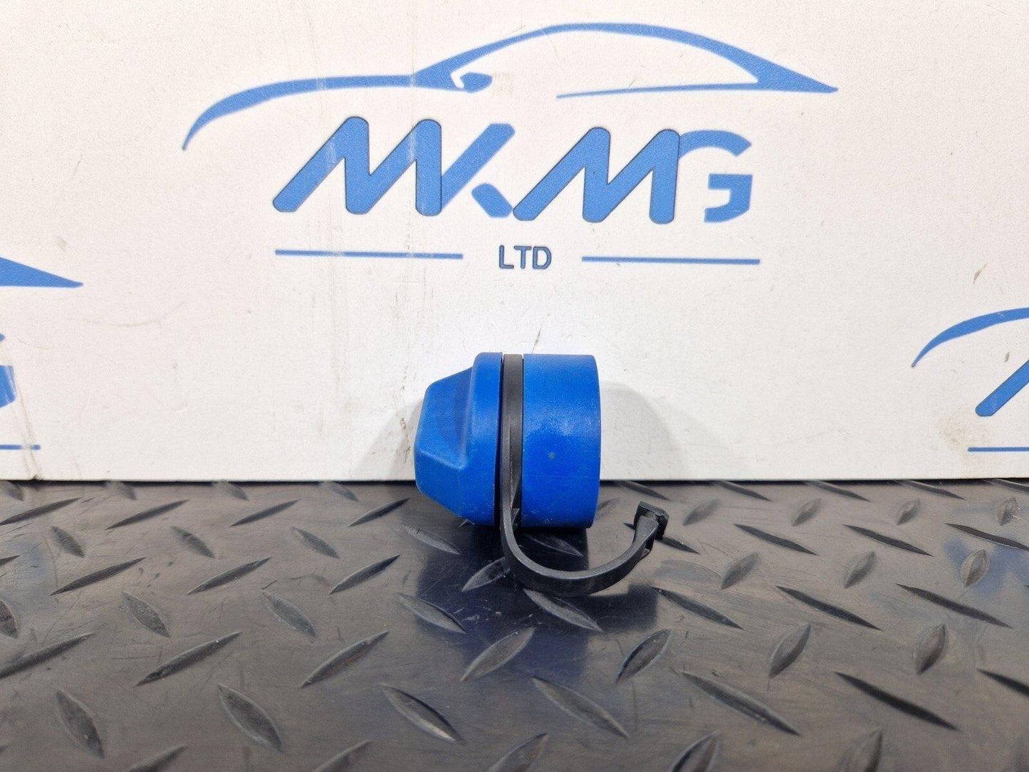 14-21 MERCEDES BENZ C220D W205 GENUINE OEM ADBLUE FILLER CAP A2224700105