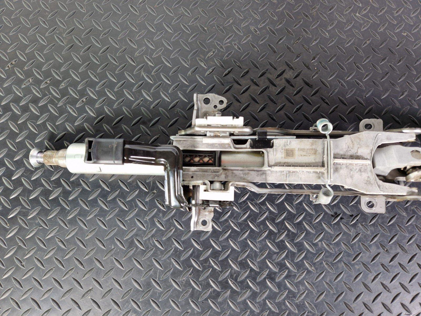 18-ON MERCEDES BENZ A CLASS W177 STEERING COLUMN LOWER & JOINT A2474608900