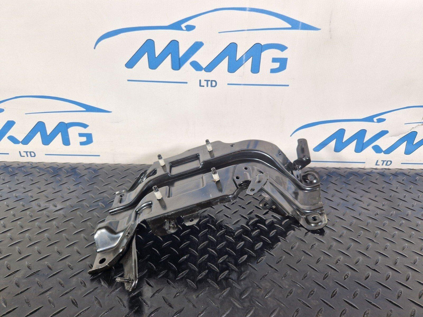 19-ON MERCEDES BENZ CLA C118 ENGINE BAY SUPPORT BRACKET A2475450700