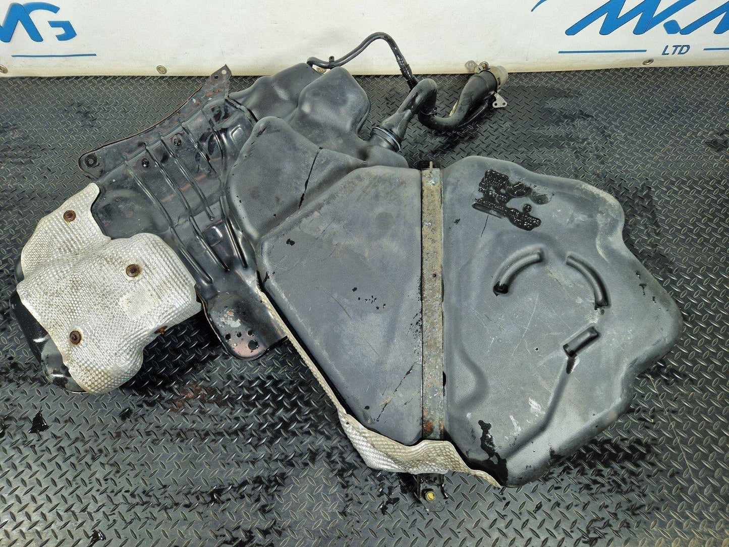 12-17 AUDI S5 CONVERTIBLE  GENUINE PETROL ENGINE FUEL TANK WITH PUMP 8W0201021AF