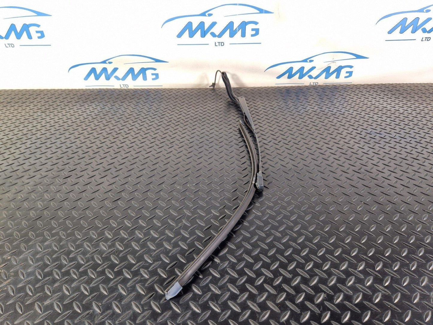 18-ON MERCEDES BENZ SPRINTER W907 W910 WIPER ARM RIGHT O/S A9108203400