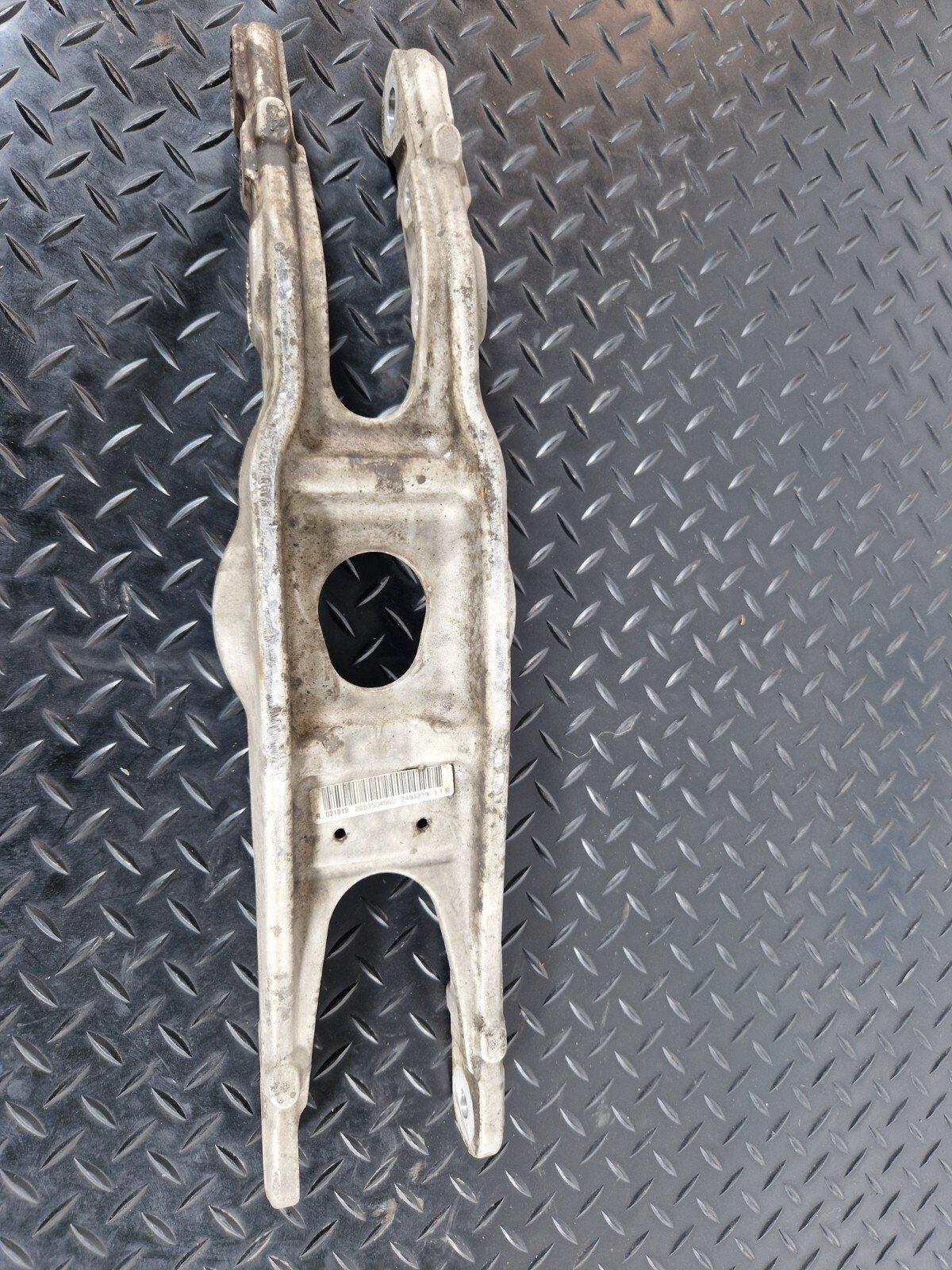 14-21 MERCEDES BENZ C300h W205 GENUINE REAR RIGHT LOWER WISHBONE A2053504000