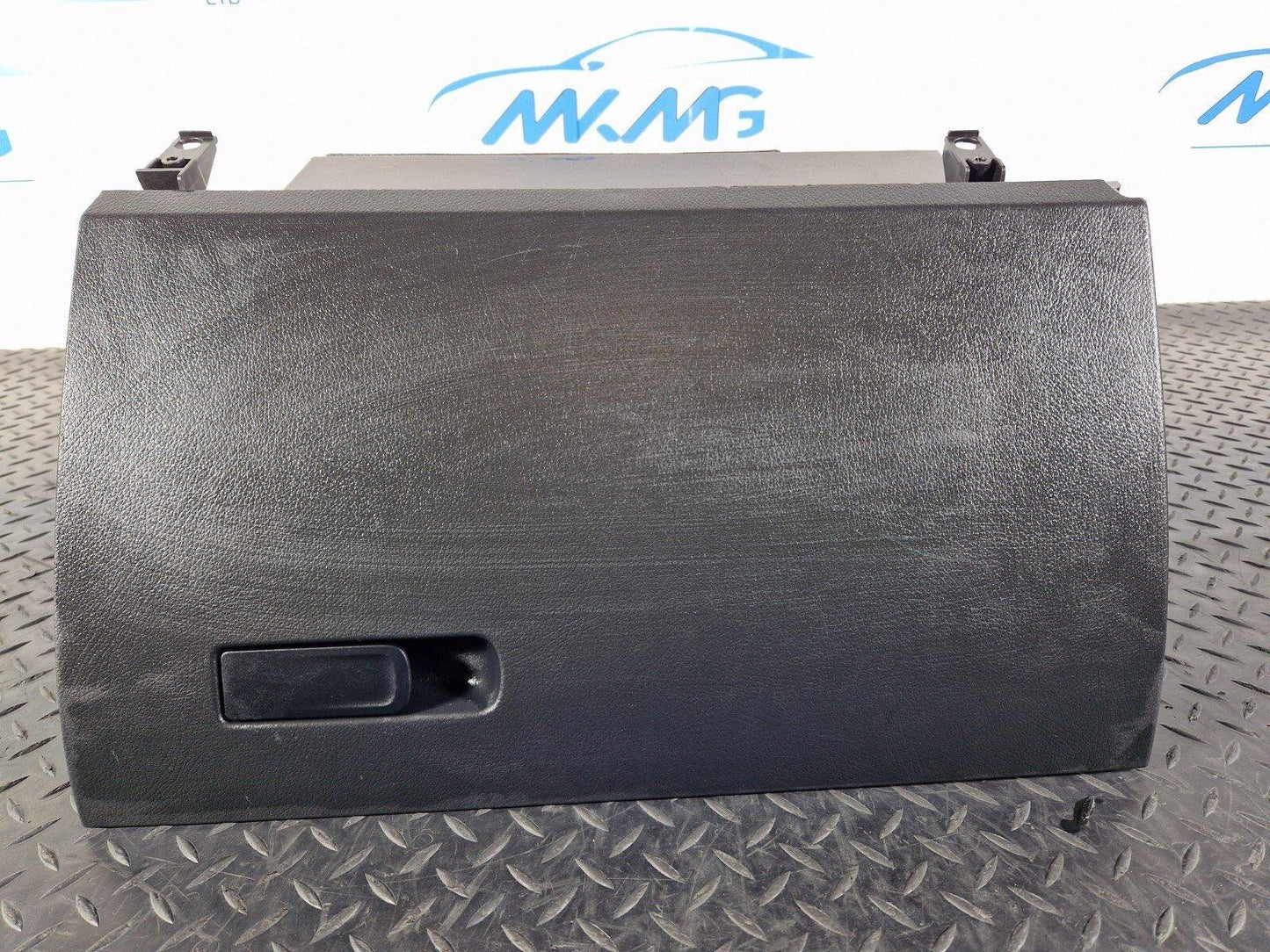 19-ON MERCEDES BENZ CLA C118 STORAGE COMPARTMENT GLOVEBOX A1776803800
