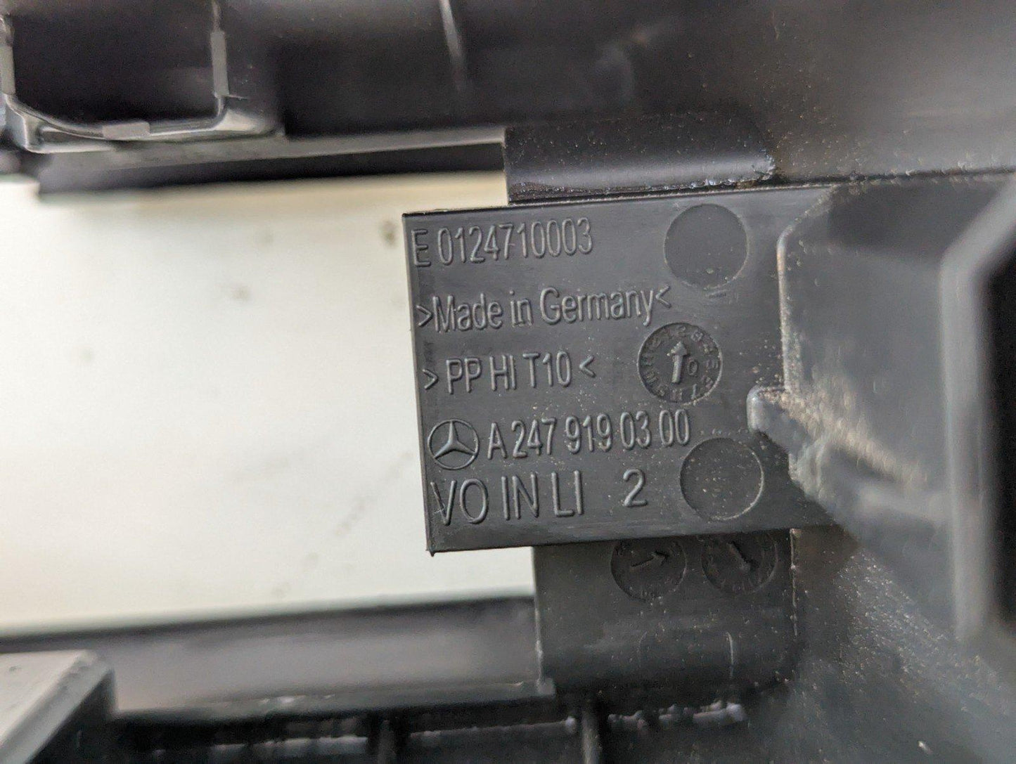 19-ON MERCEDES BENZ B CLASS W247 FRONT LEFT SEAT INTERIOR RAIL COVER A2479190300