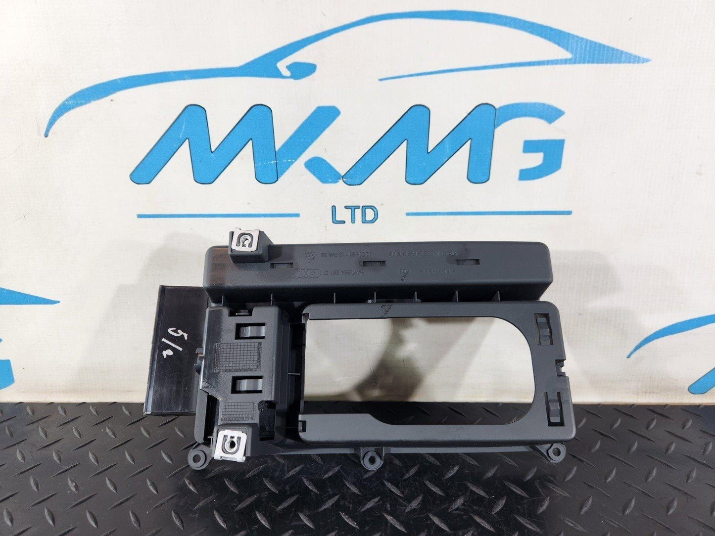 16-19 AUDI A4 B9 CENTRE CONSOLE STORAGE COMPARTMENT TRIM 8W0864981D