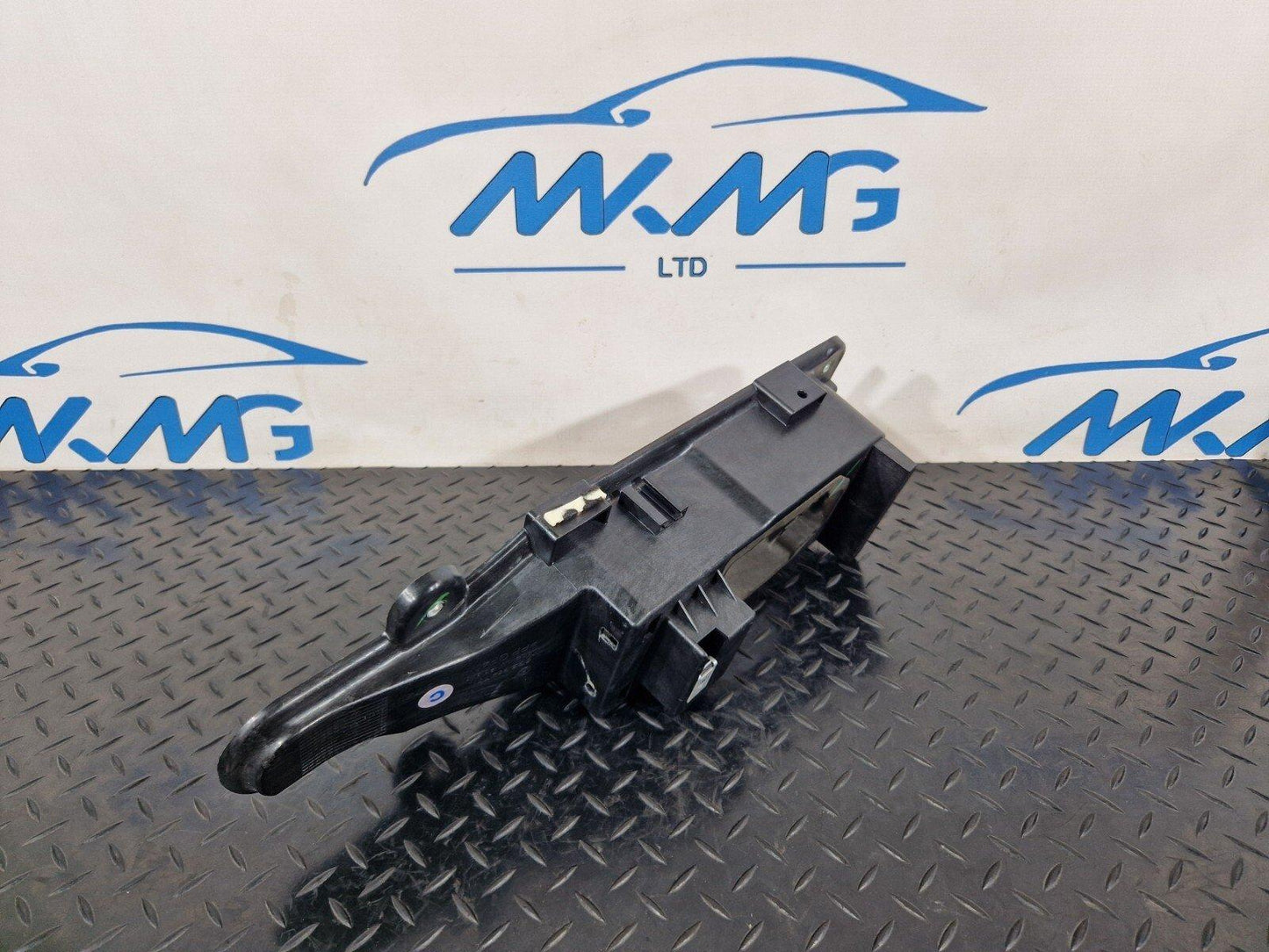 17-20 VW GOLF MK7.5 GEAR STICK SURROUND MOUNTING BRACKET 5GE864761