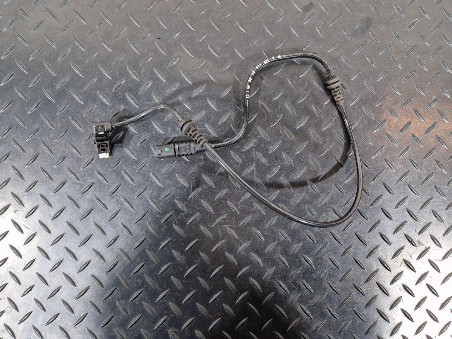 19-ON MERCEDES BENZ A CLASS W177 FRONT LEFT SIDE ABS  SPEED SENSOR A2475400500