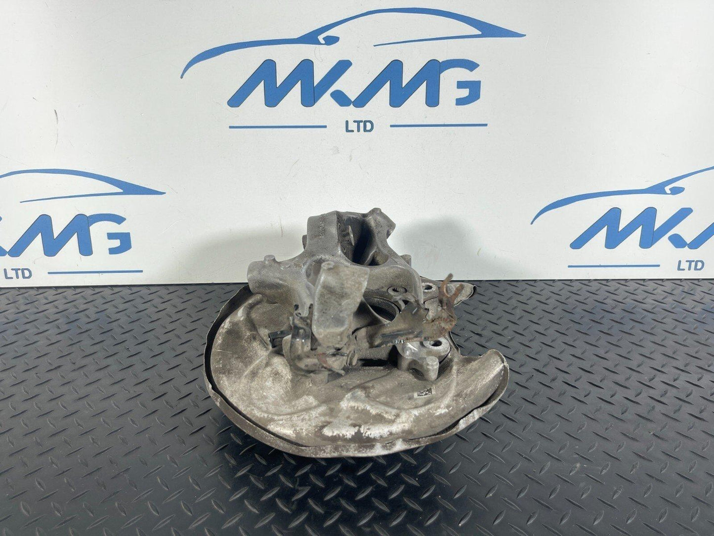 16-19 AUDI A4 B9 QUATTRO GENUINE FRONT RIGHT DRIVER SIDE WHEEL HUB 8W0505436AA