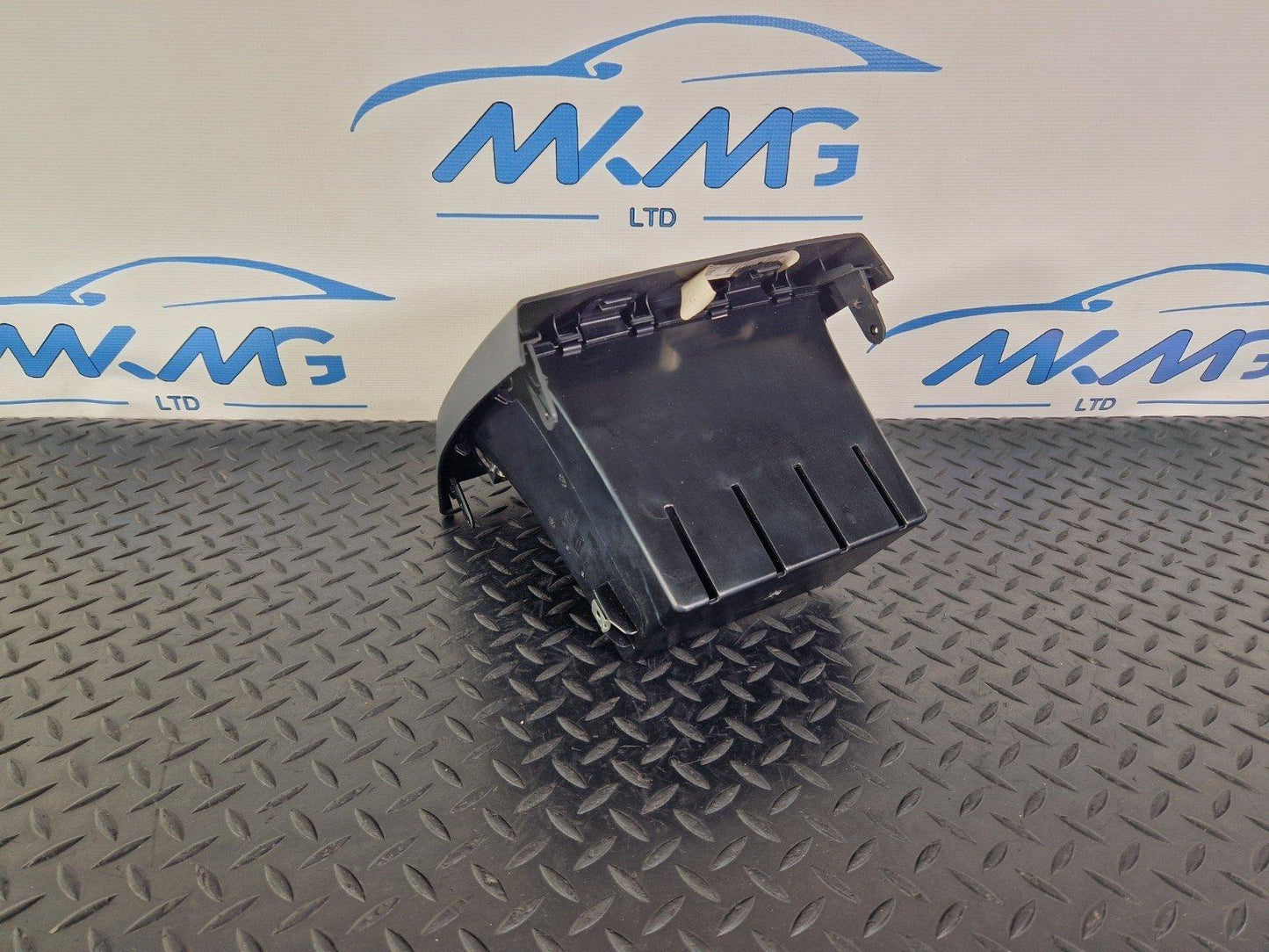 GENUINE BMW X5 E70 REAR CONSOLE COMPARTMENT BOX AND 12V SOCKET 6963377