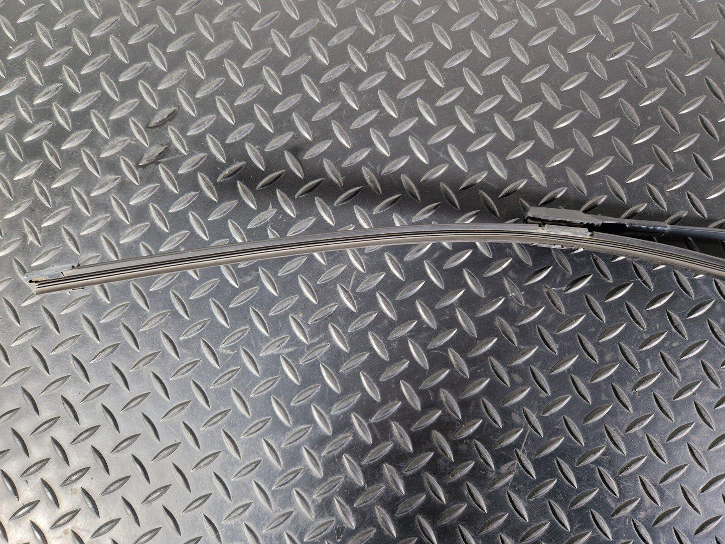 18-ON MERCEDES BENZ SPRINTER W907 W910 WIPER ARM RIGHT O/S A9108203400