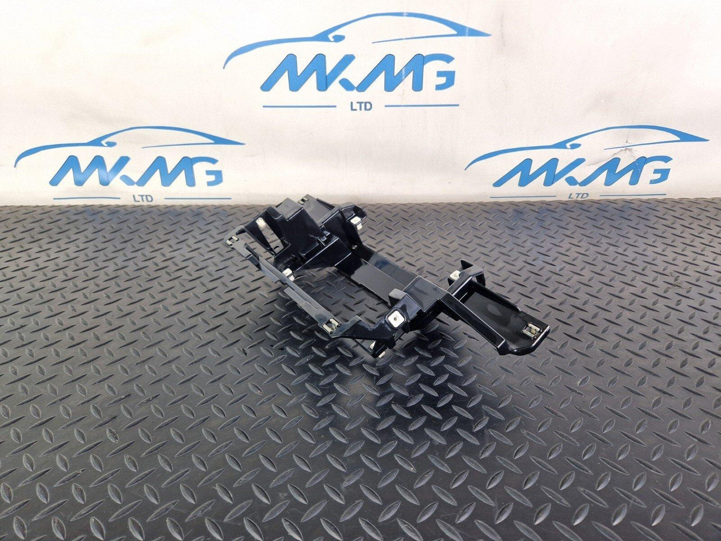 18-ON MERCEDES BENZ SPRINTER W907 RADIO FRAME DASHBOARD TRIM  A9108270600