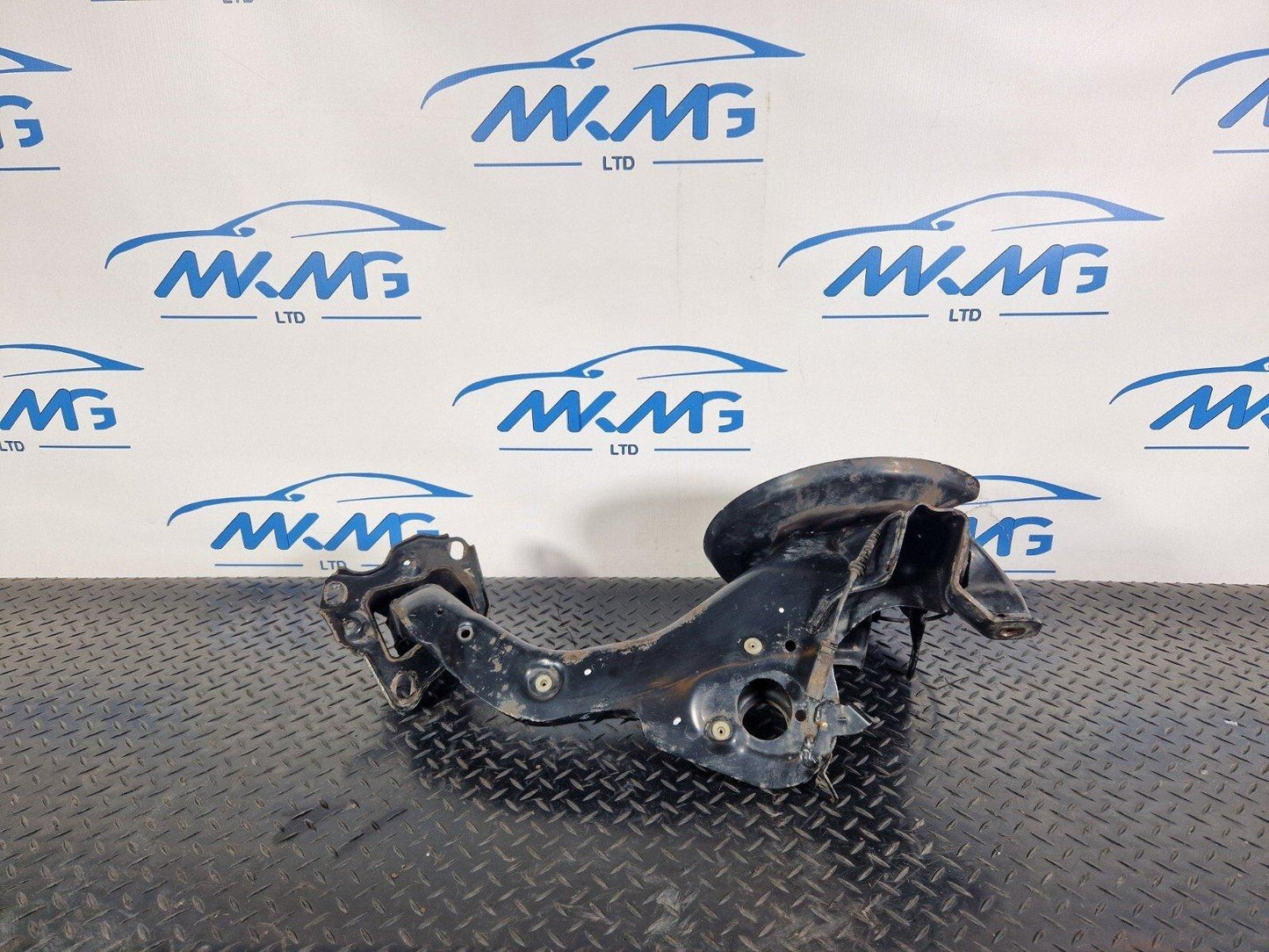 16-22 BMW X1 F48 REAR LEFT PASSENGER SIDE HUB WITH BEARING 6851579