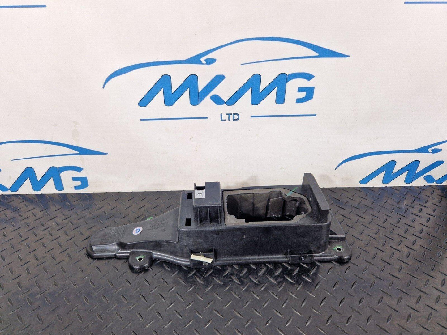 17-20 VW GOLF MK7.5 GEAR STICK SURROUND MOUNTING BRACKET 5GE864761