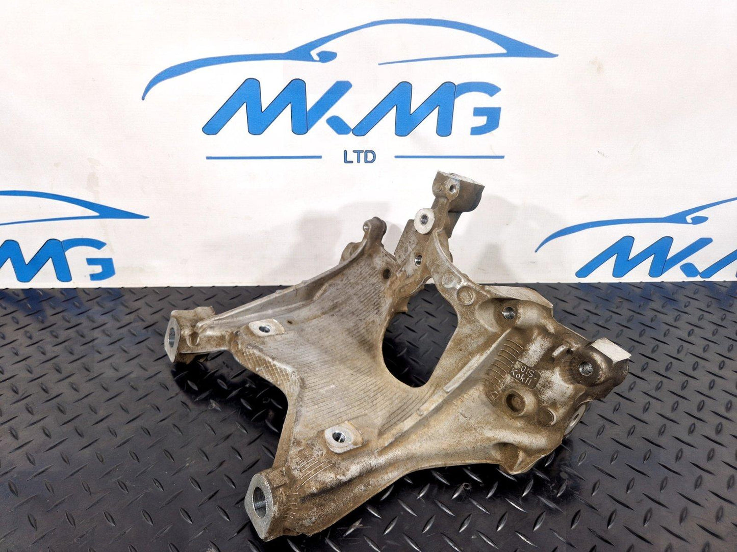 16-19 AUDI A4 B9 GENUINE FRONT LEFT N/S SUBFRAME MOUNT BRACKET 8W0399295E