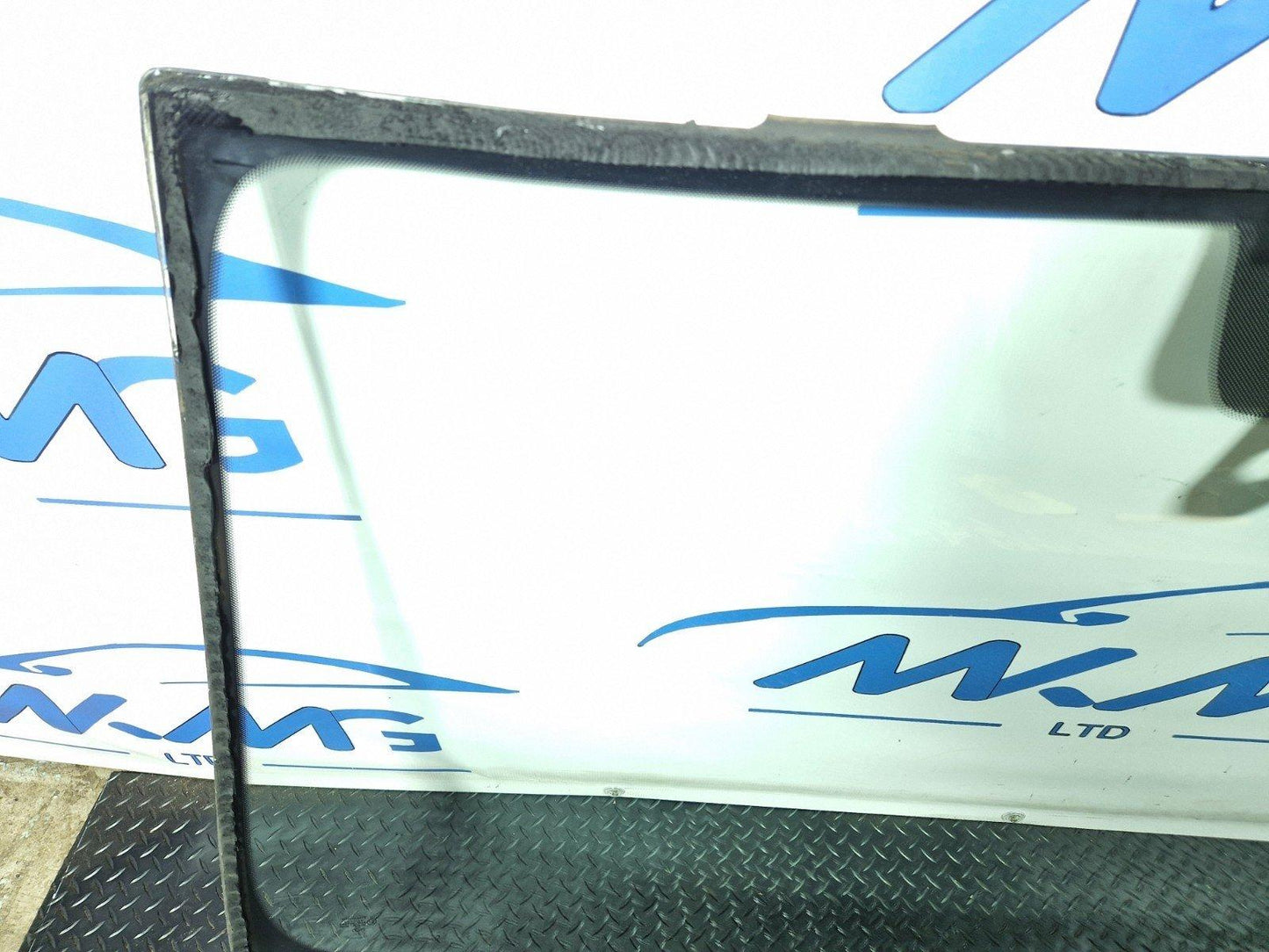 10-18 VW TOUAREG 7P GENUINE FRONT WINDSCREEN WINDOW GLASS
