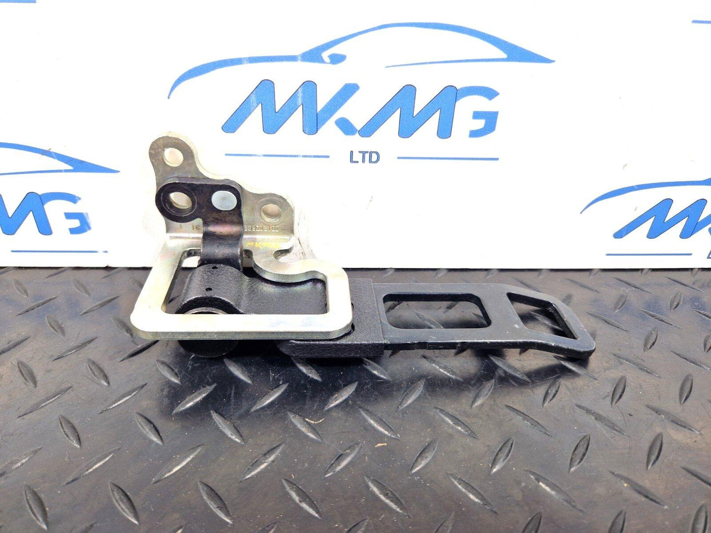 14-20 MERCEDES GLA 200 X156 OEM REAR BACKREST RETAINING LEFT BRACKET A1569208100